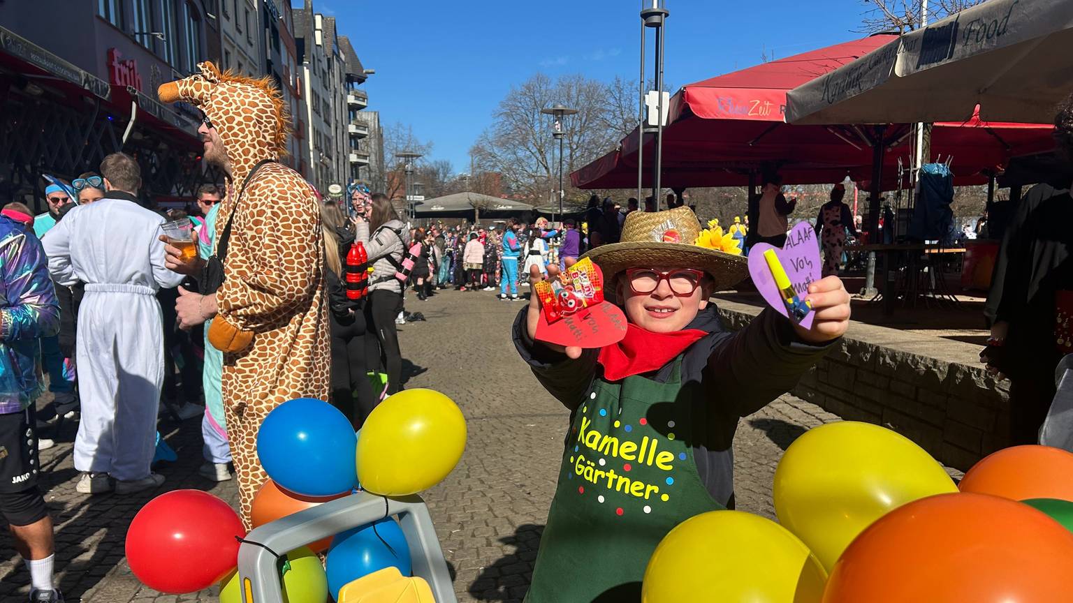 Mattis größter Traum ist es, bald als Kinderprinz Kamelle auf dem Rosenmontagszug zu werfen.