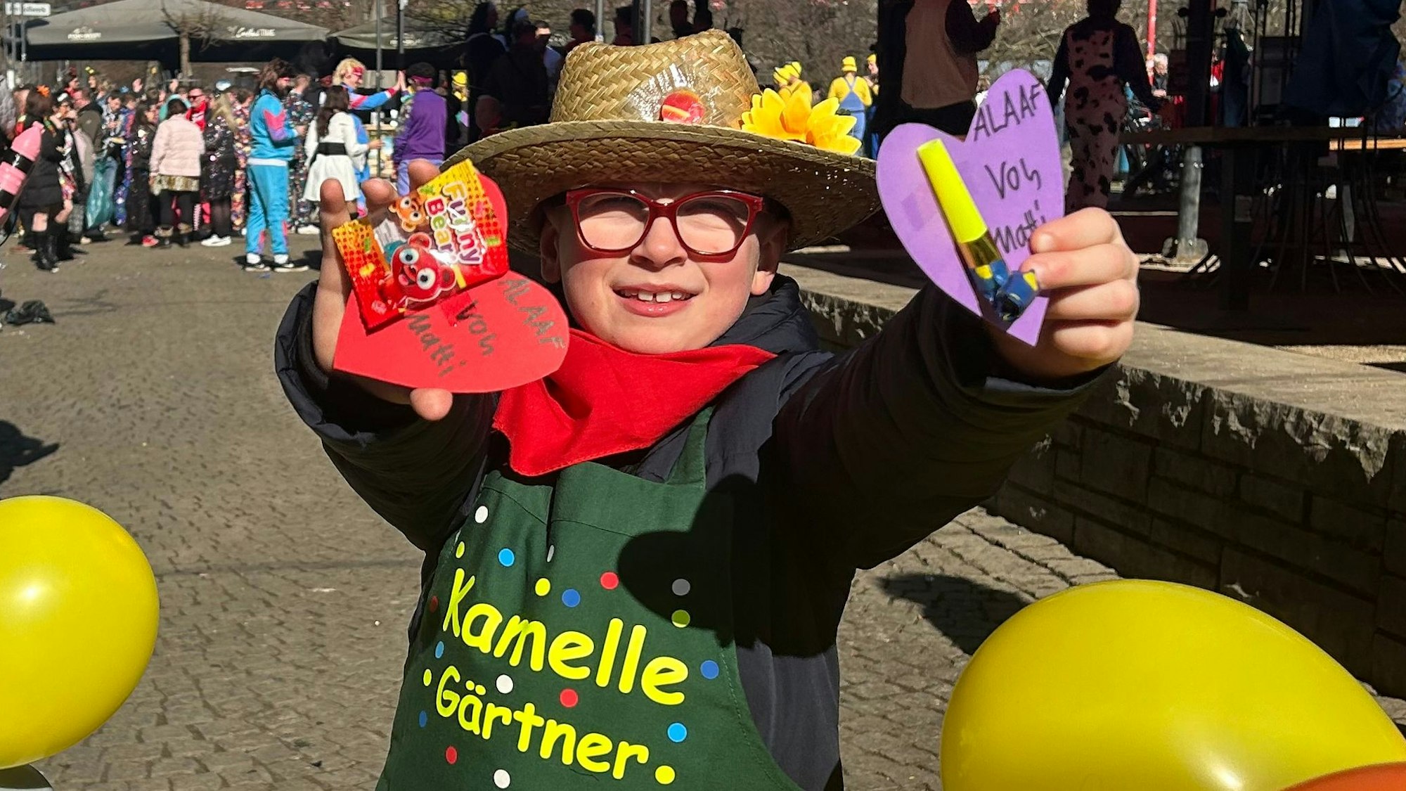 Mattis größter Traum ist es, bald als Kinderprinz Kamelle auf dem Rosenmontagszug zu werfen.