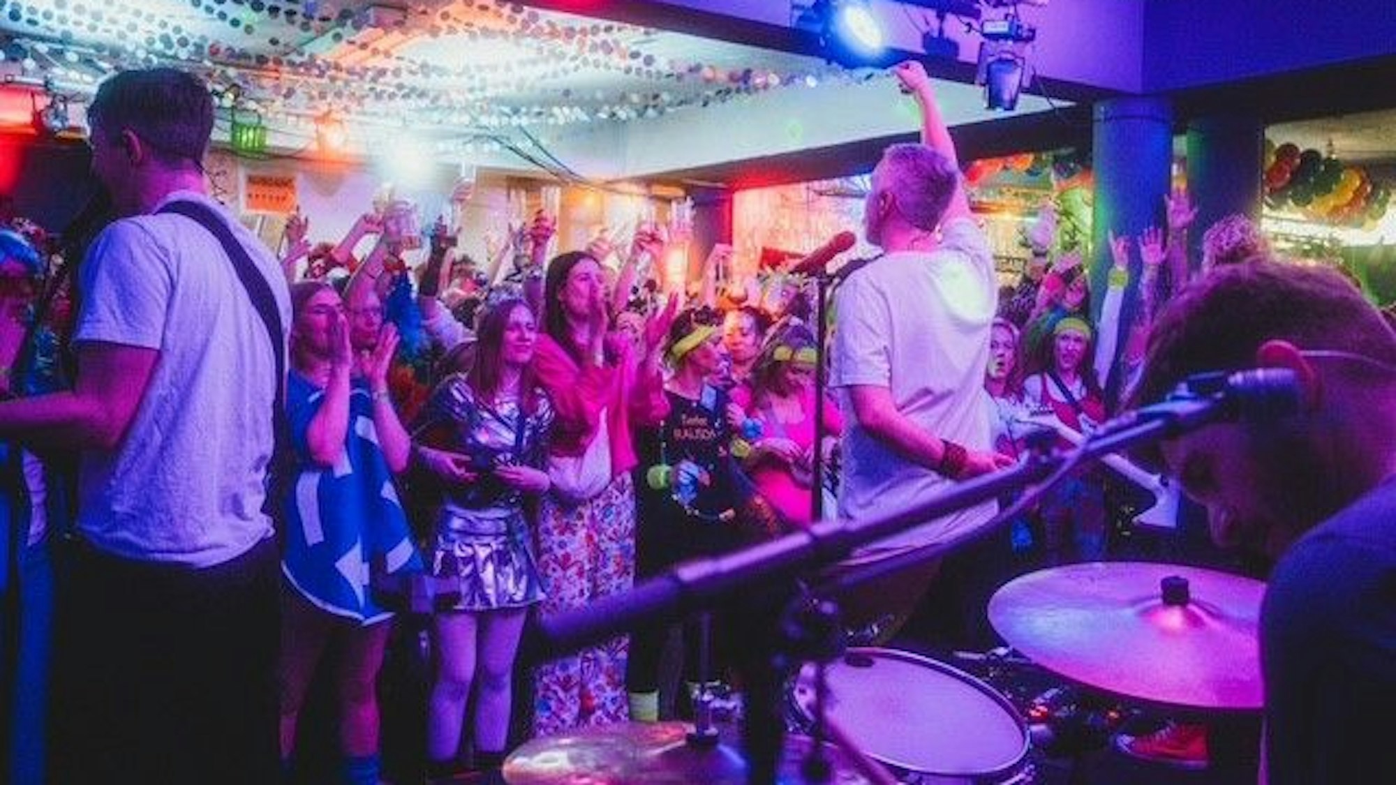 Kasalla selbst traten wegen ihres engen Terminplans nur an Weiberfastnacht und am Karnevalsfreitag auf.