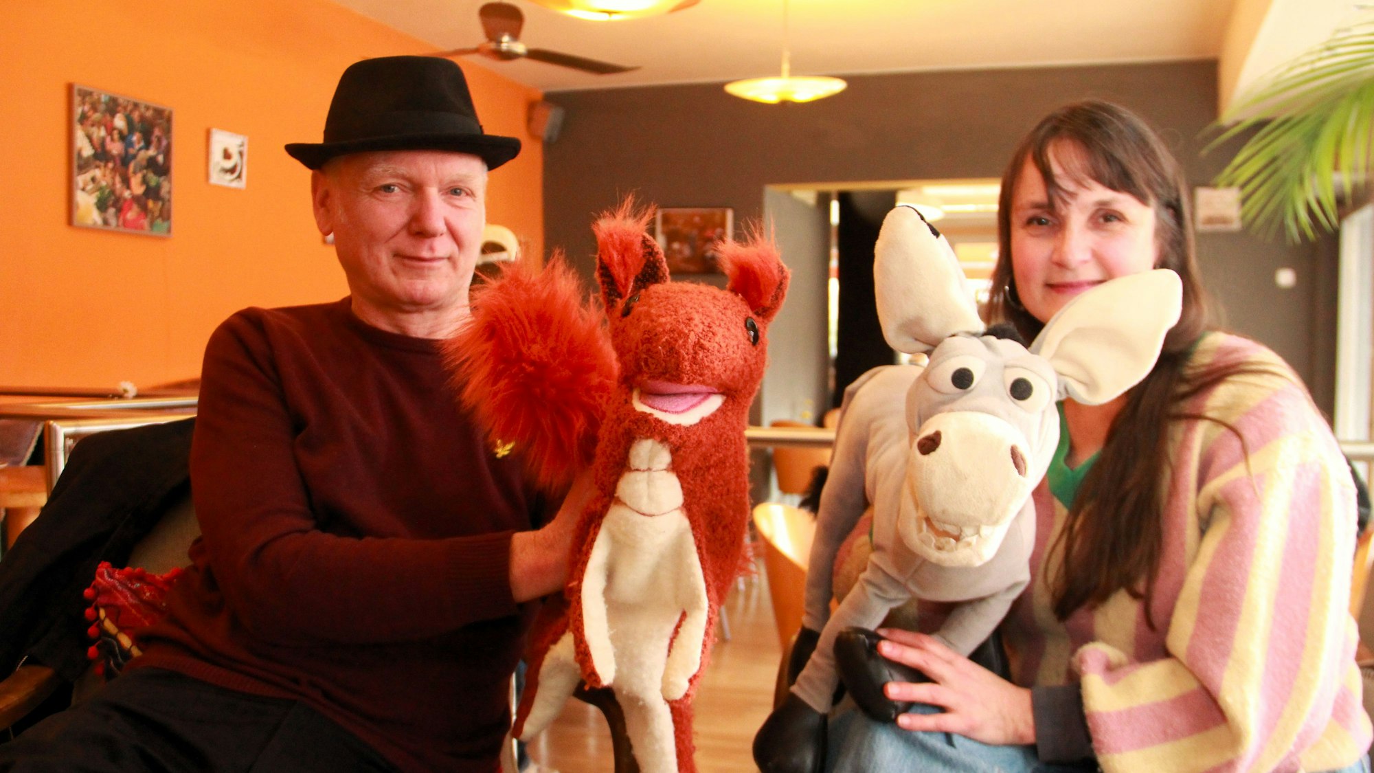 Musiker Joachim Uerschels, Eichhörnchen Eische, Esel Fridolin und Schauspielerin Thandiwe Braun