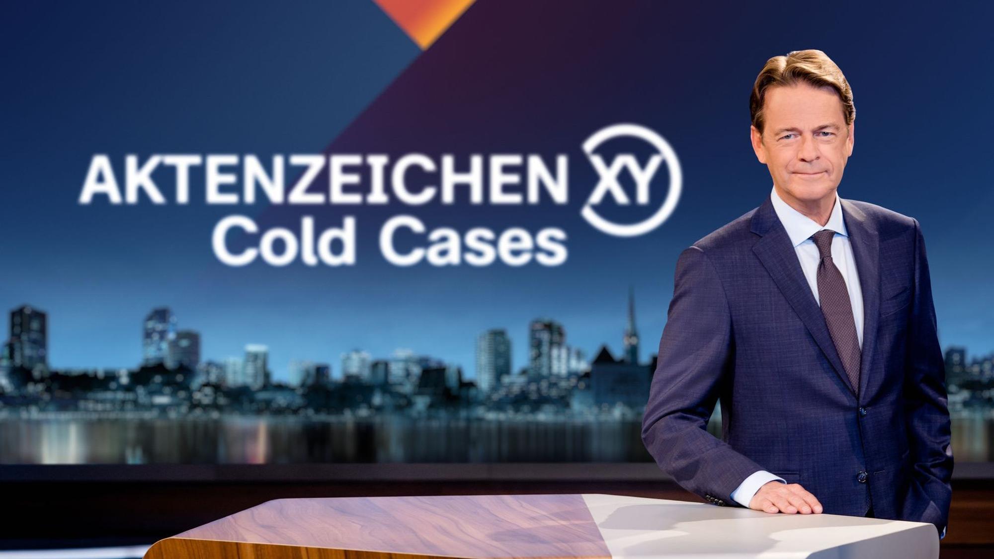 Moderator Rudi Cerne im Studio.