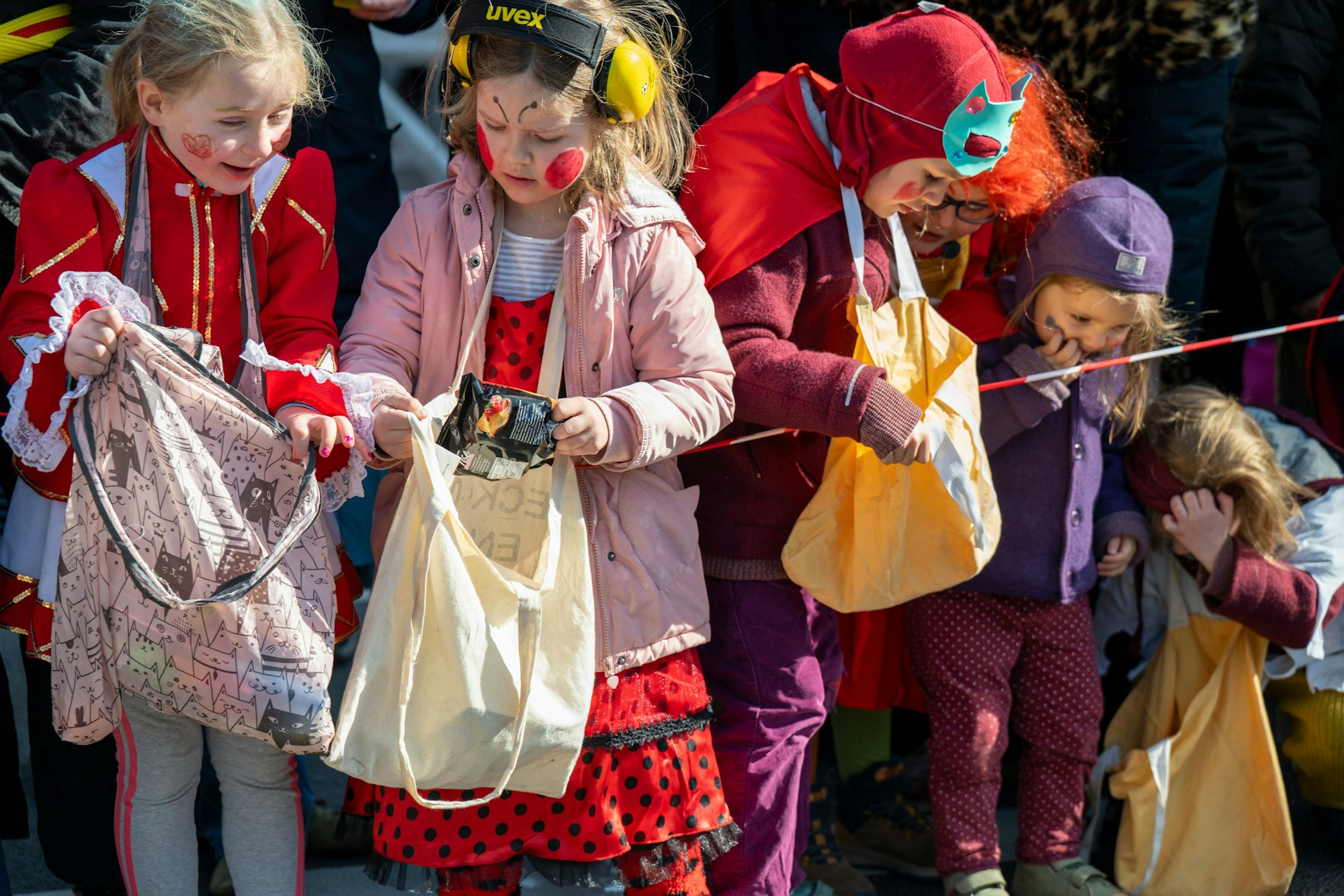 Bei bestem Wetter feierten am Dienstag Tausende den Veedelszoch in Nippes.