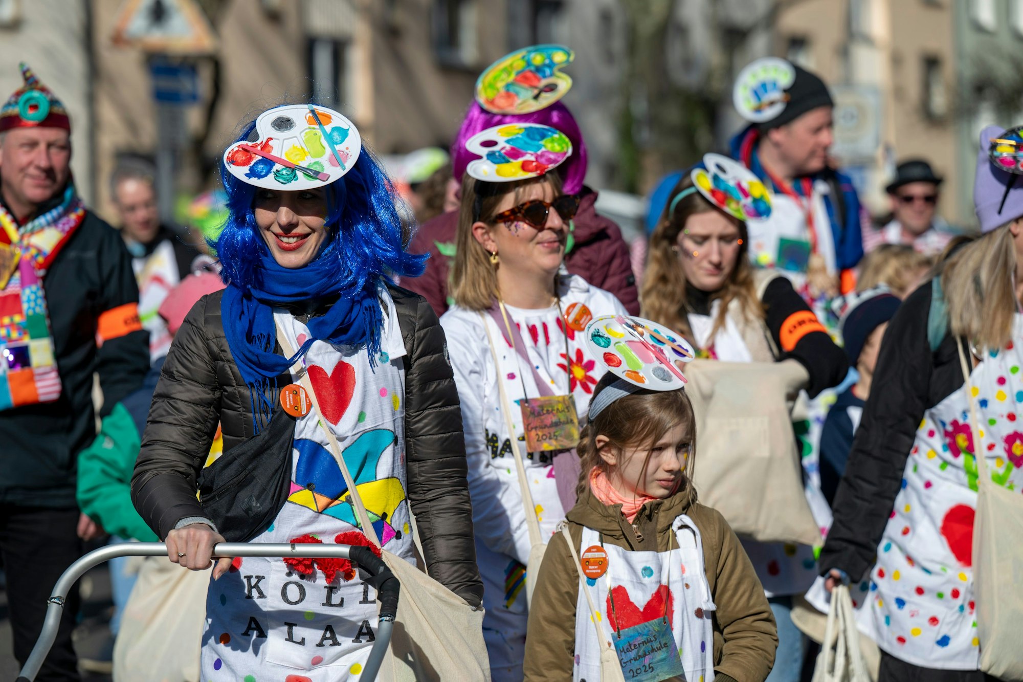 Bei bestem Wetter feierten am Dienstag Tausende den Veedelszoch in Nippes.