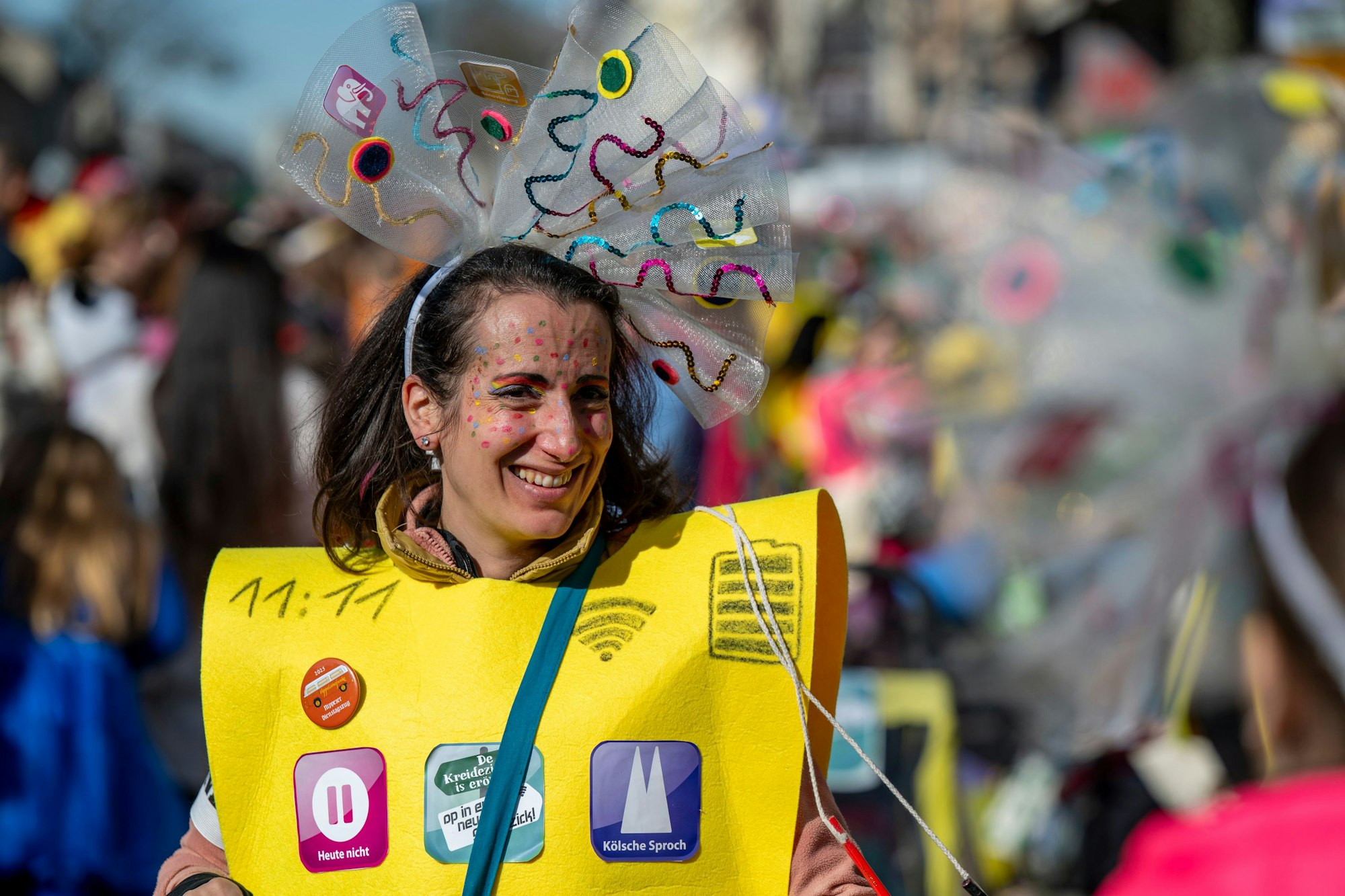 Bei bestem Wetter feierten am Dienstag Tausende den Veedelszoch in Nippes.
