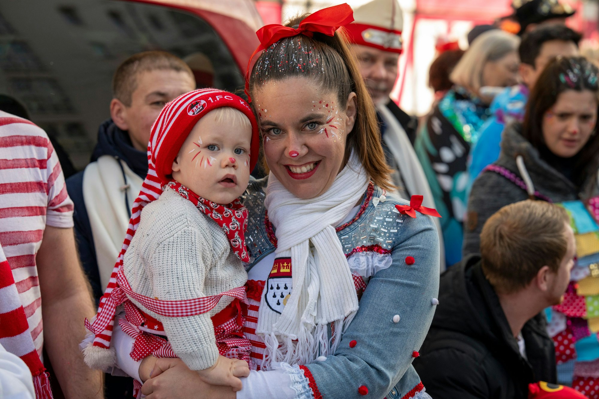 Bei bestem Wetter feierten am Dienstag Tausende den Veedelszoch in Nippes.