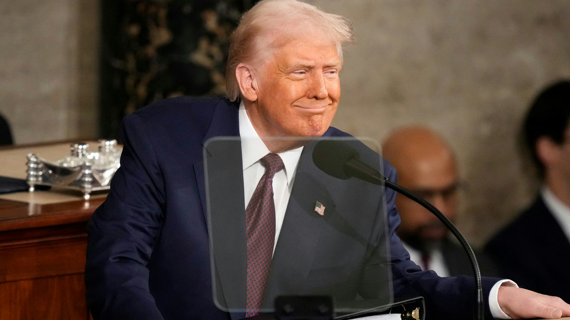 Trump teilt bei dem Auftritt vor dem Kongress gegen Demokraten aus.