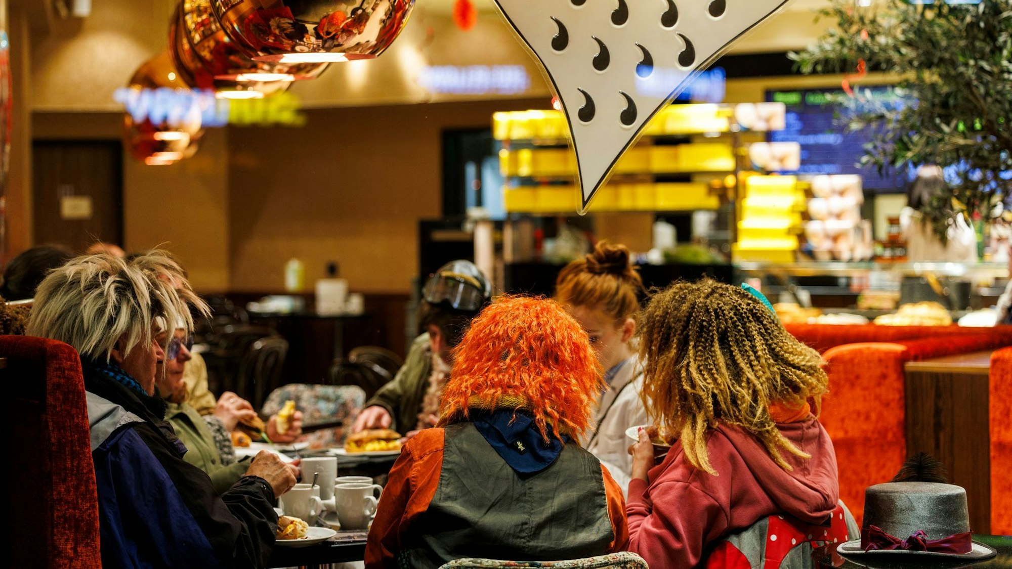 Nach Karneval beginnt für manche Menschen eine Fastenzeit bis Ostern.