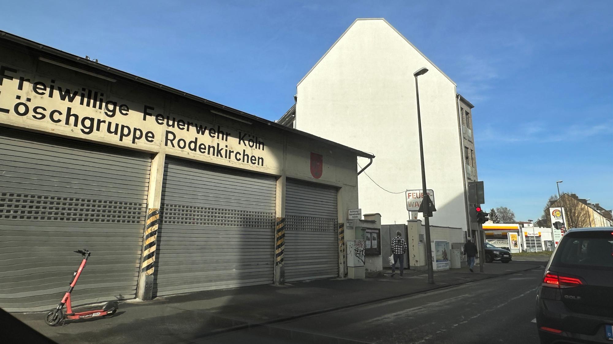 Bis 2026 fährt die Freiwillige Feuerwehr Rodenkirchen ihre Einsätze von der Schillingsrotter Straße.