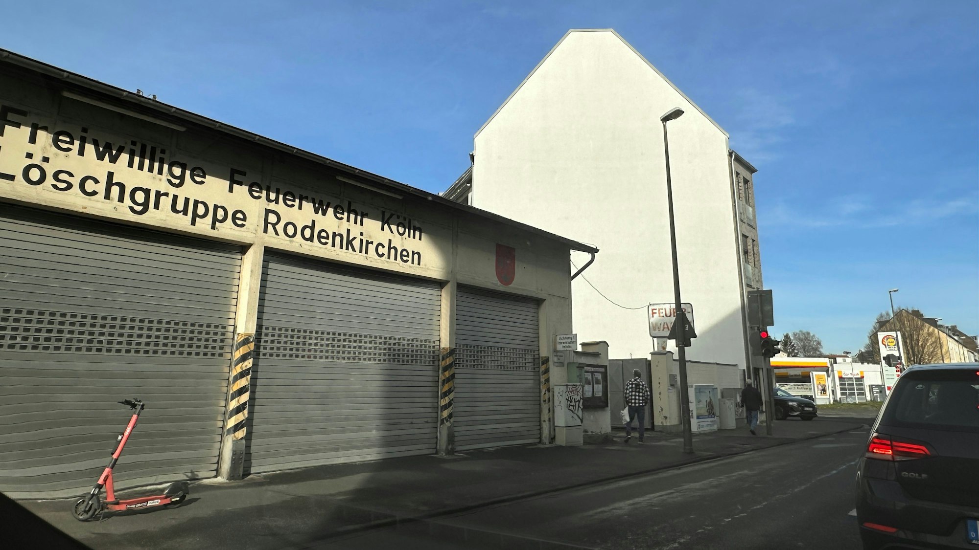 Bis 2026 fährt die Freiwillige Feuerwehr Rodenkirchen ihre Einsätze von der Schillingsrotter Straße.