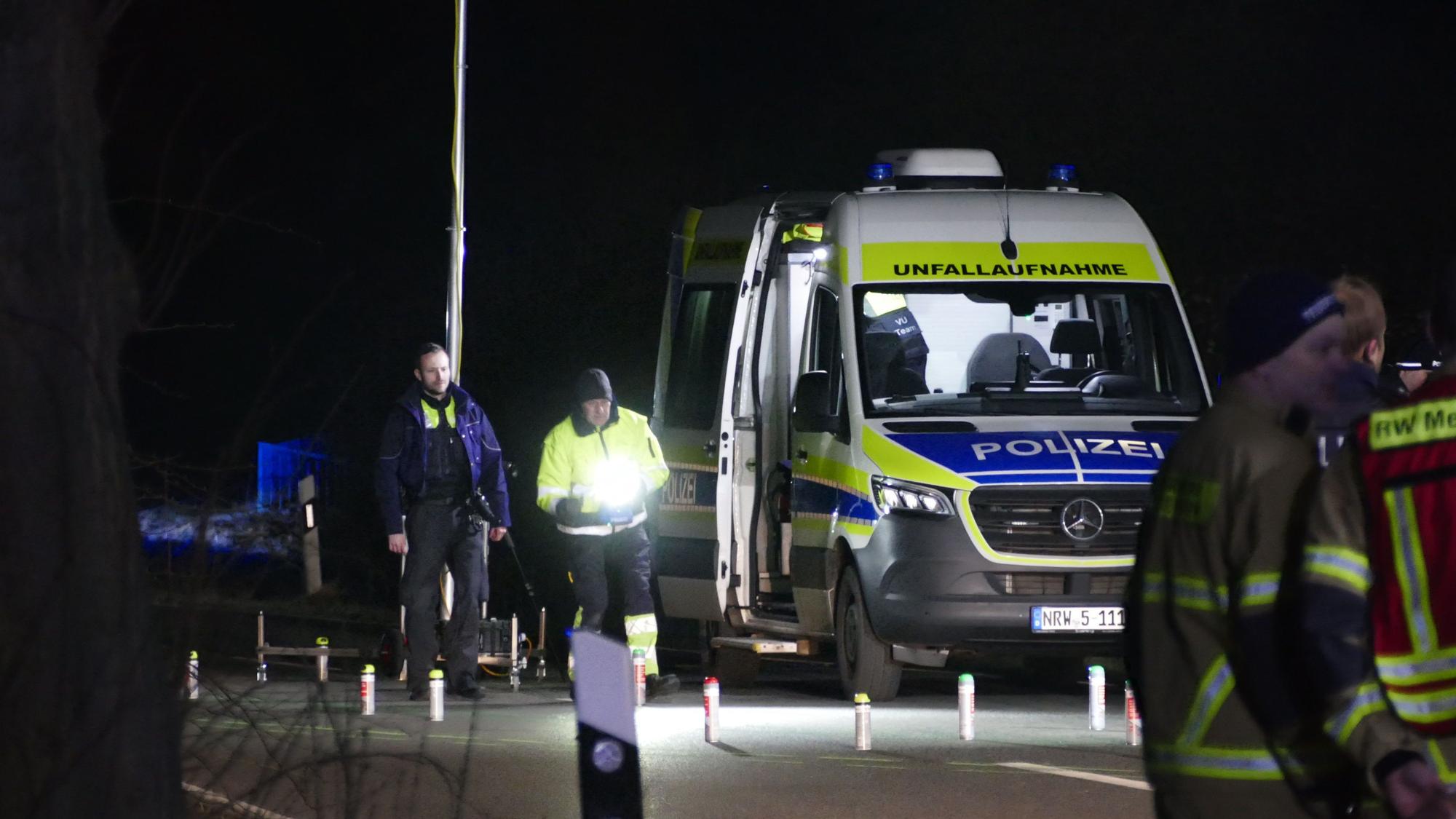 Ein Verkehrsunfallaufnahme-Team der Polizei sicherte die Spuren.