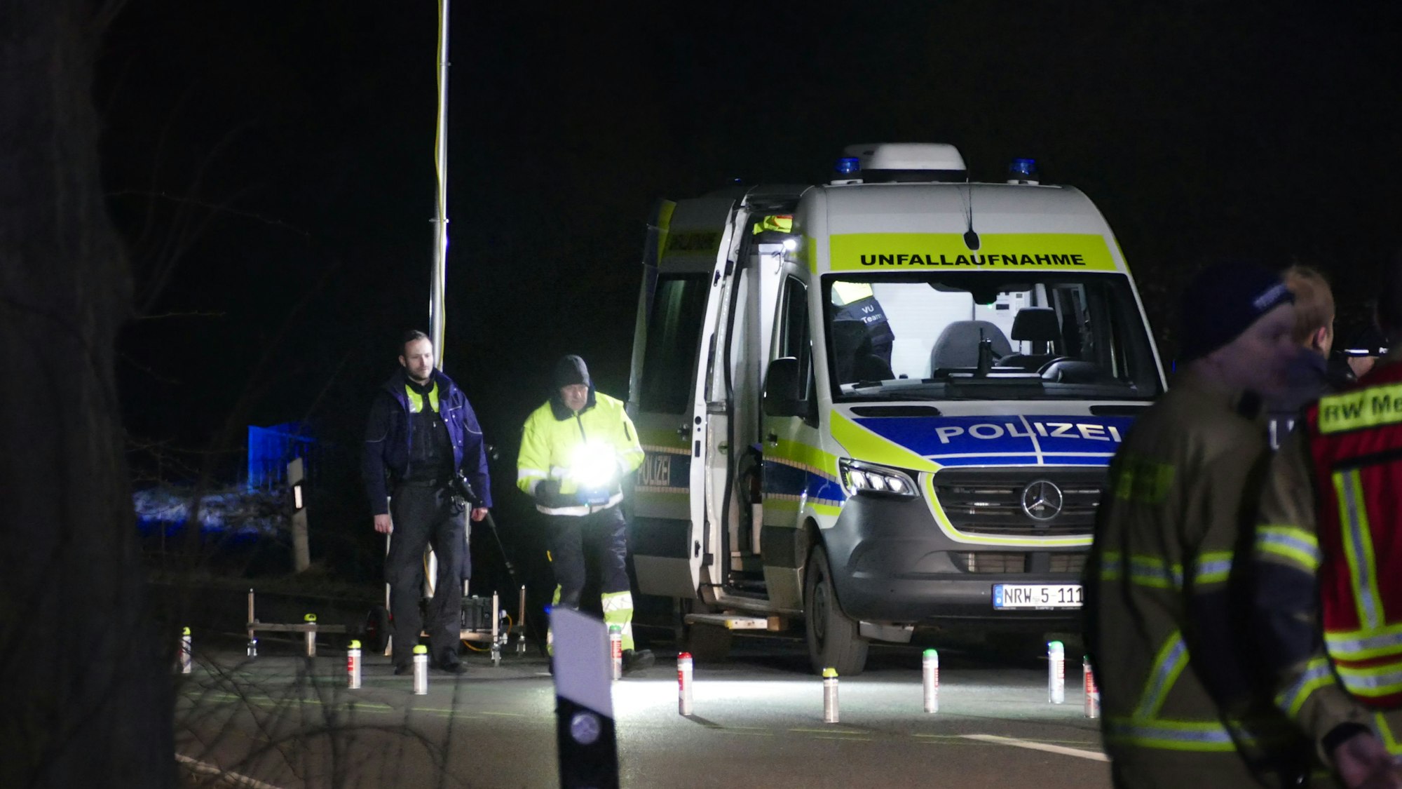 Ein Verkehrsunfallaufnahme-Team der Polizei sicherte die Spuren.