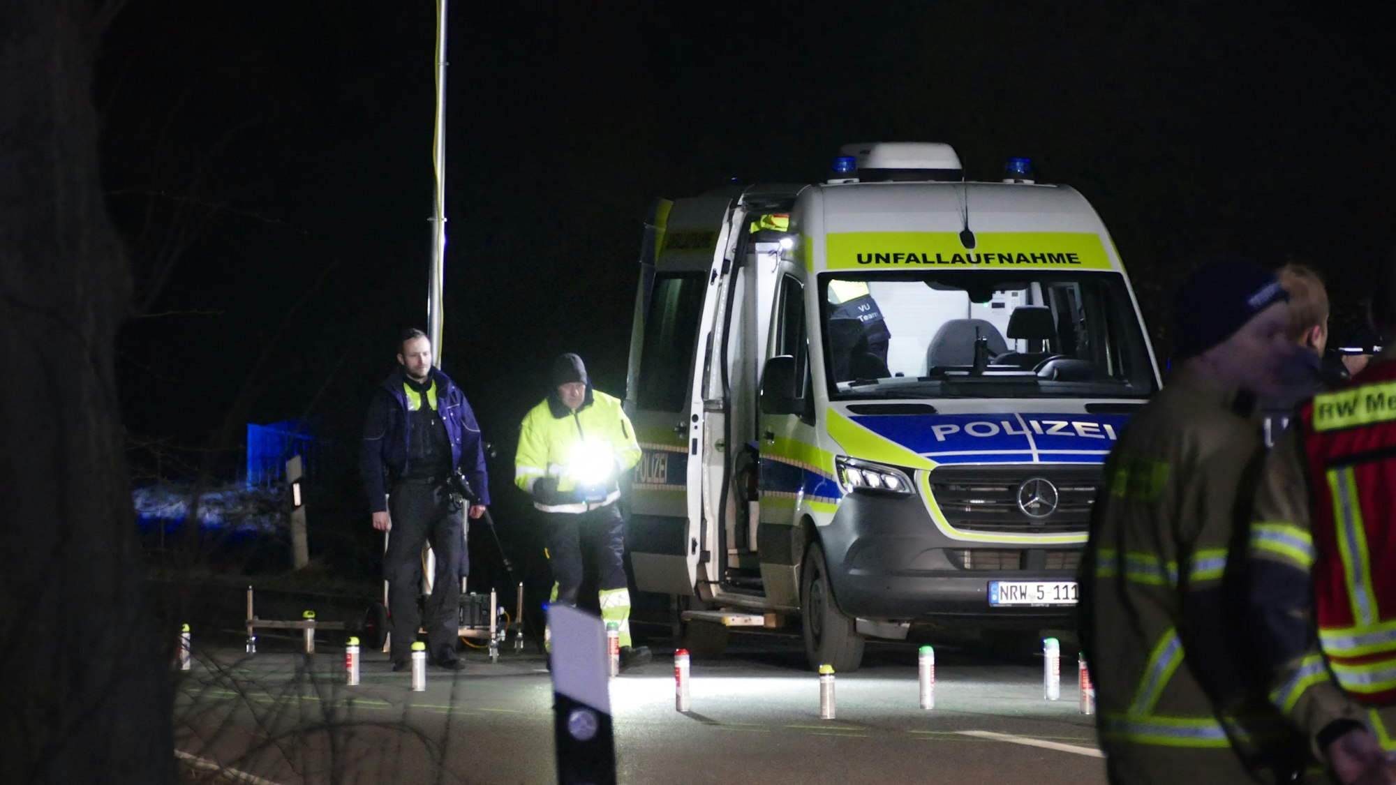 Ein Verkehrsunfallaufnahme-Team der Polizei sicherte die Spuren.