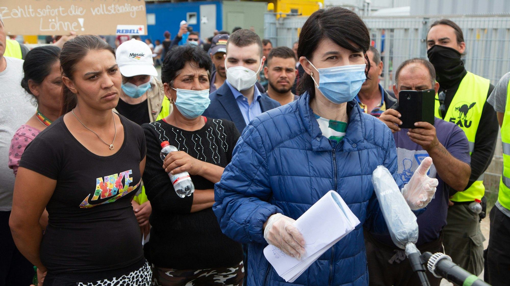 Als Landarbeiter im Mai 2020 ausstehende Löhne forderte, kam sogar die damalige rumänische Arbeitsministerin Violeta Alexandru nach Bornheim. Der Betrieb stand da bereits unter Insolvenzverwaltung.