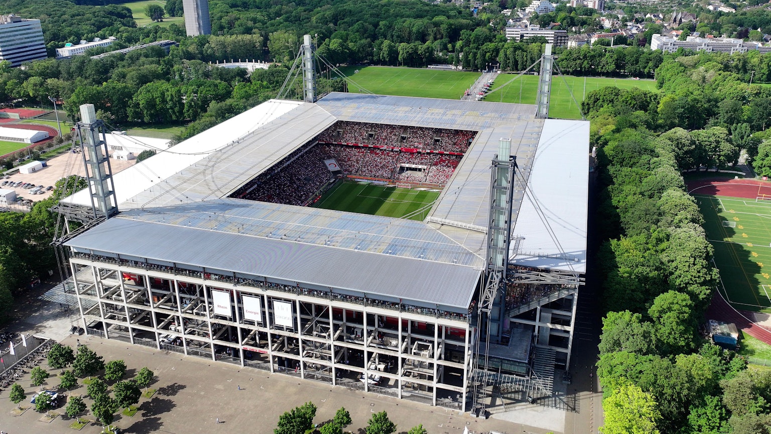 Das Rhein-Energie-Stadion von oben.