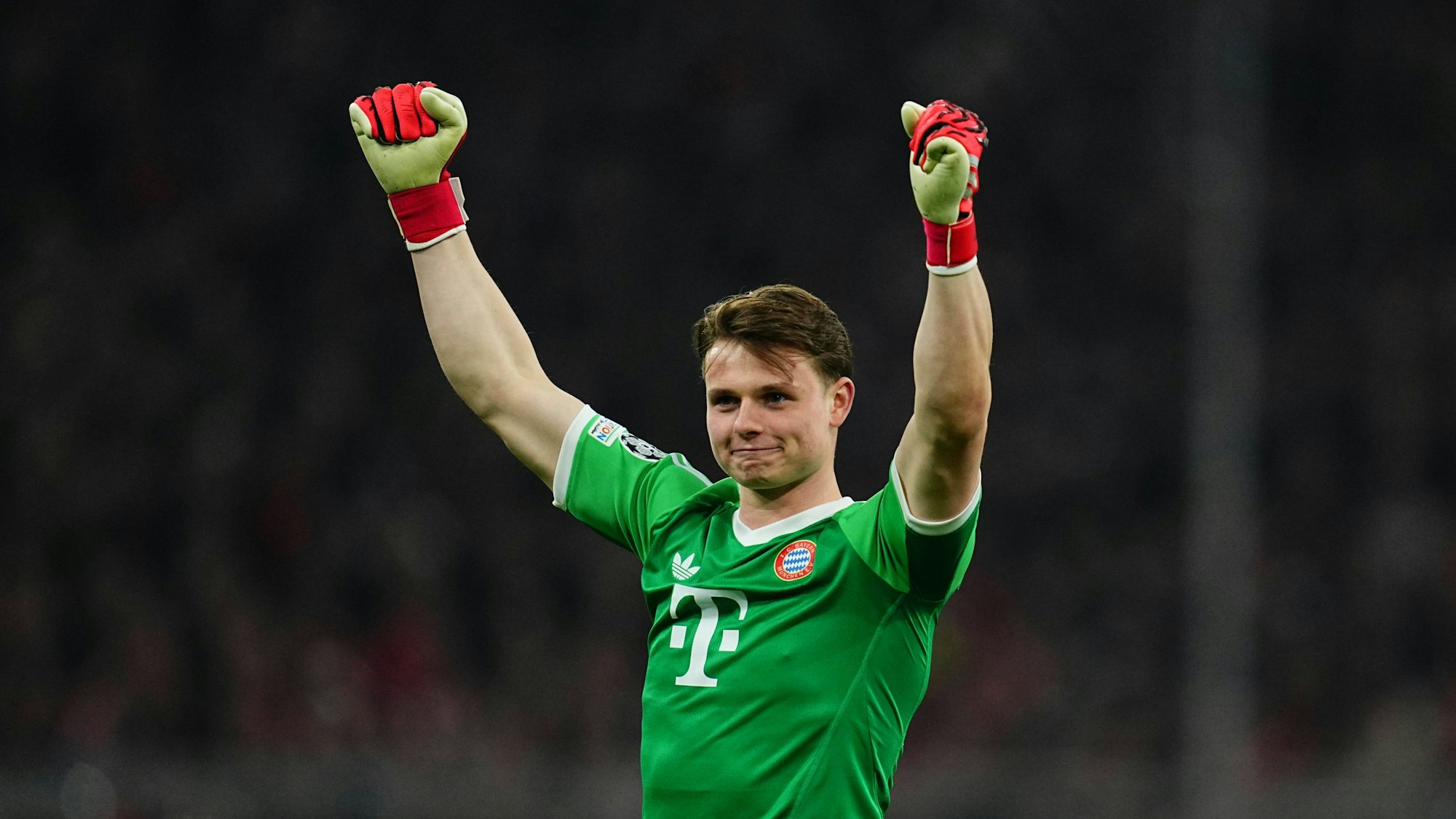 FC Bayern München v Bayer 04 Leverkusen - UEFA Champions League 2024/25 Round of 16 Jonas Urbig of Bayern Munich celebrate during the UEFA Champions League 2024/25 round of 16 match between FC Bayern München and Bayer 04 Leverkusen at Allianz arena, Munich, Germany on March 5, 2025. Munich Germany PUBLICATIONxNOTxINxFRA Copyright: xUlrikxPedersenx originalFilename:pedersen-fcbayern250305_npEIZ.jpg