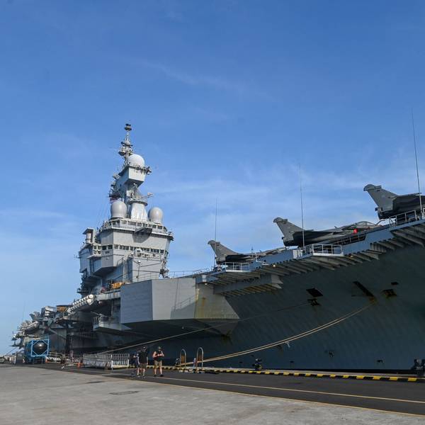 French Rafale Marine fighter jets are seen on the flight deck of the French aircraft carrier Charles de Gaulle during a media tour at Changi Naval Base in Singapore on March 4, 2025. (Photo by Roslan RAHMAN / AFP)