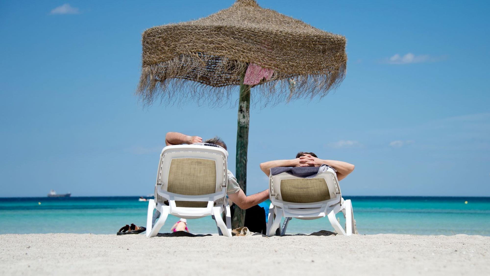 So schön, oder? Wer wenigstens zwischendurch die Hände vom Smartphone lässt, Ferienmomente nicht nur durch die Linse erlebt und via Bildschirm teilt, hat länger was vom Urlaub.