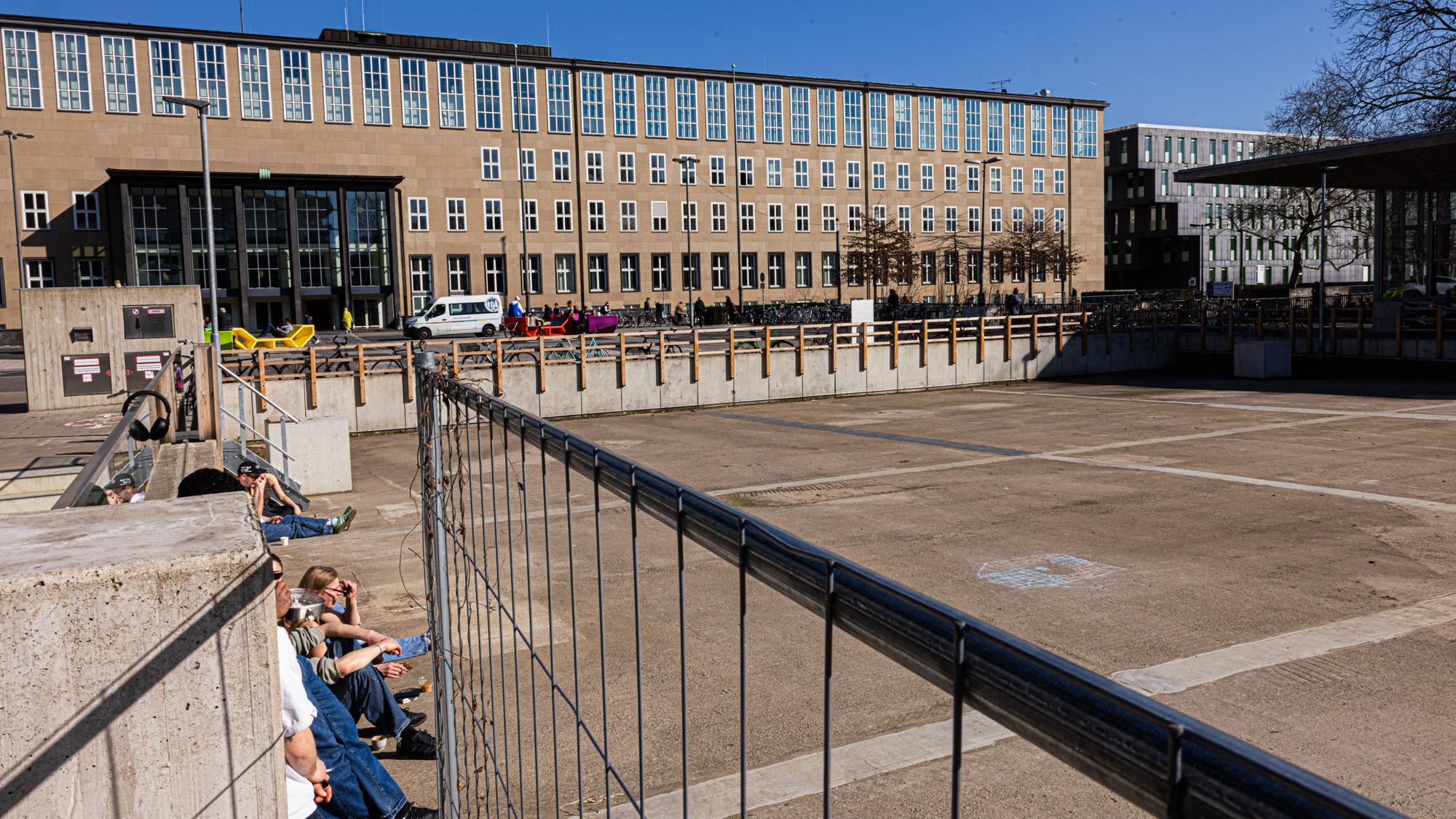 Nicht einladend ist der Albertus-Magnus-Platz derzeit.