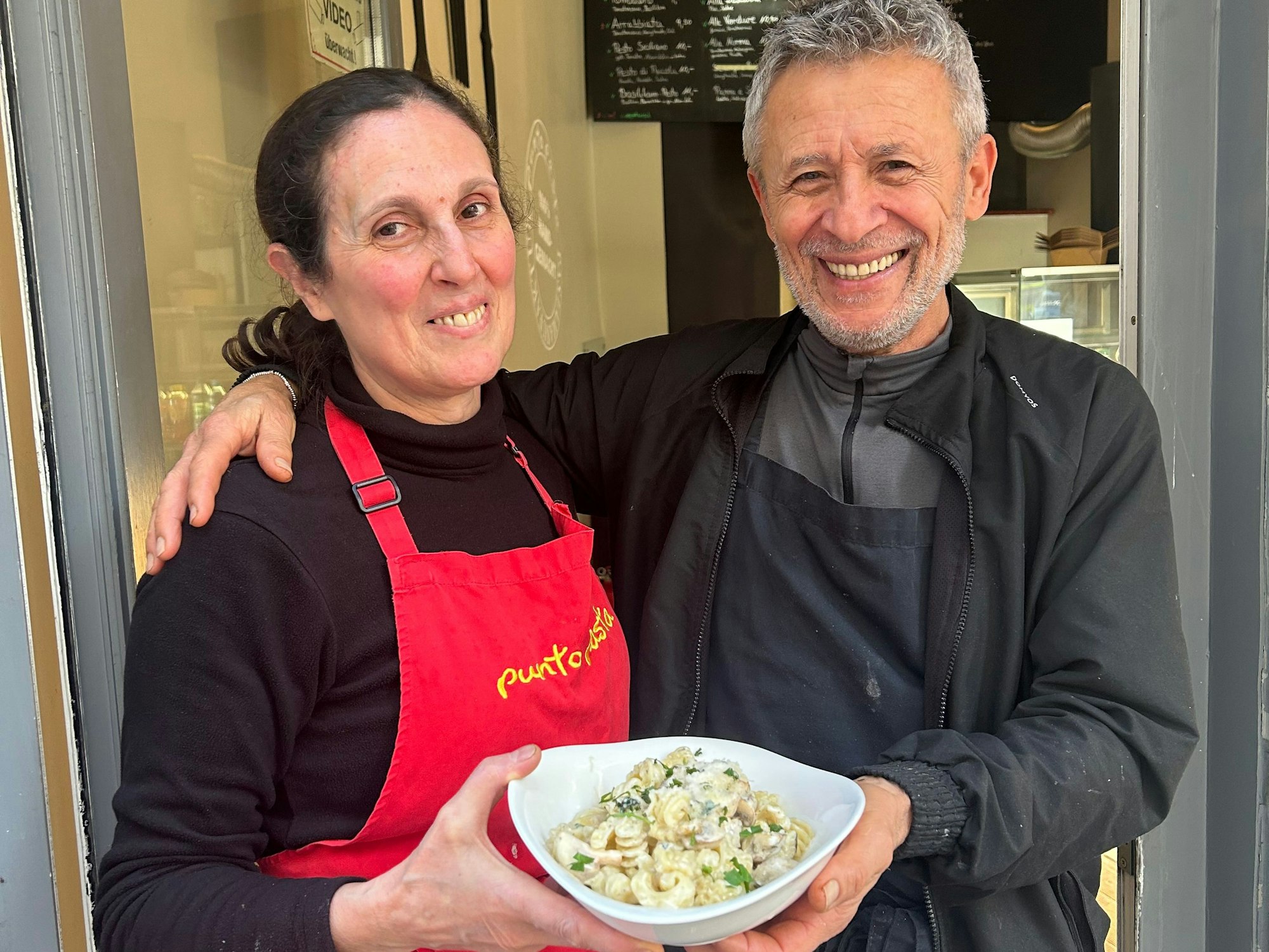 Pasta alla Boscaiola mit Sahne und Pilzen bei „Punto Pasta“.