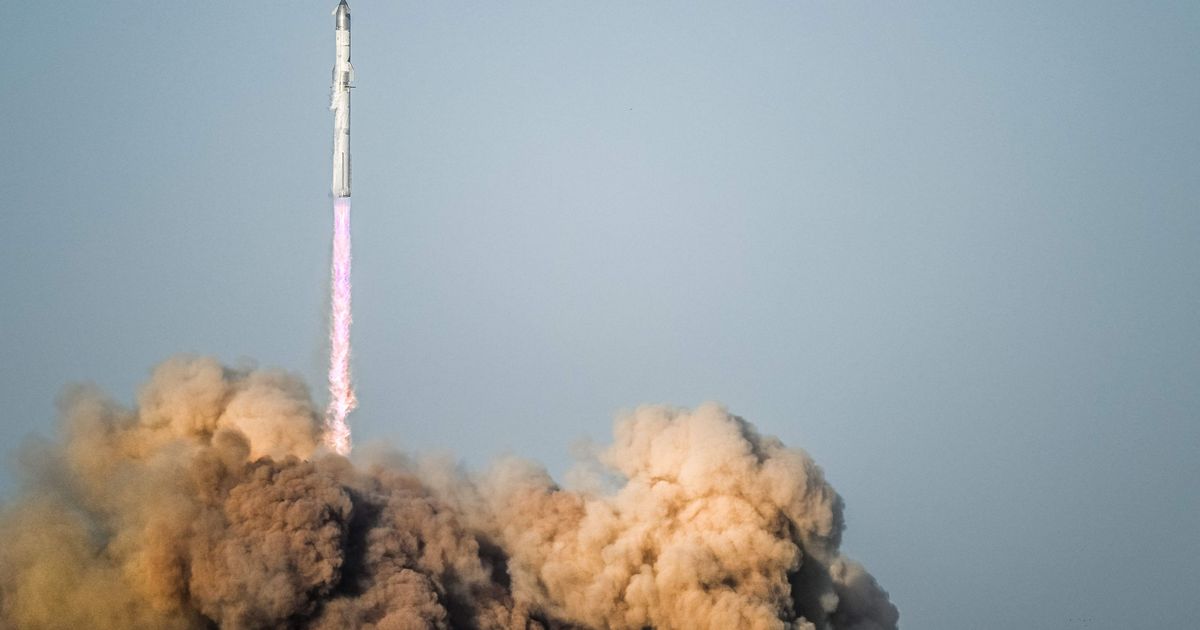 Space travel: SpaceX giant rocket takes off for eighth test flight - | ...