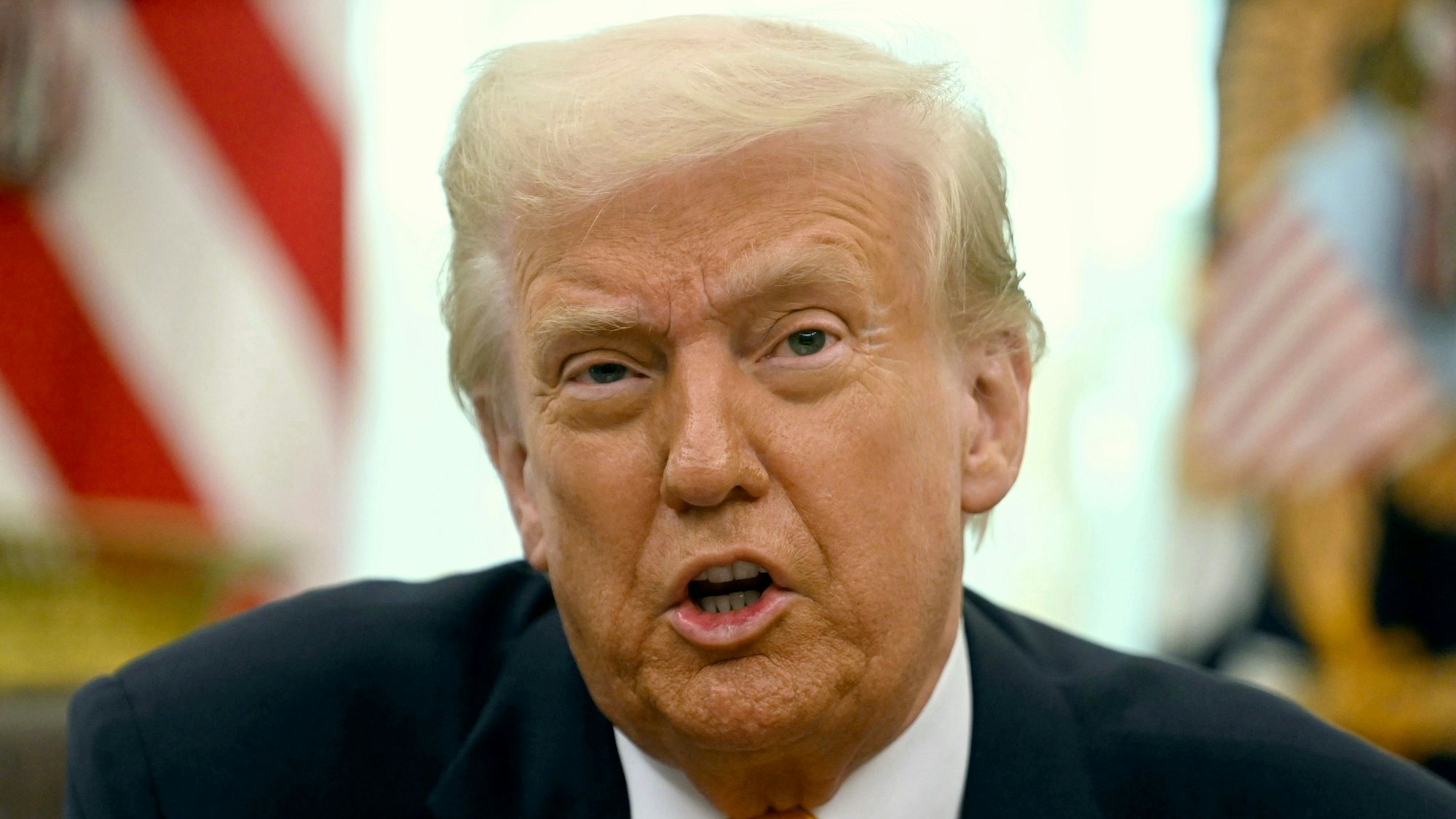 US-Präsident Donald Trump hält eine Rede im Oval Office des Weißen Hauses.