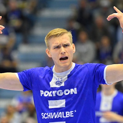 Ellidi Vidarsson fordert das Pubikum auf, die Mannschaft zu unterstützen.