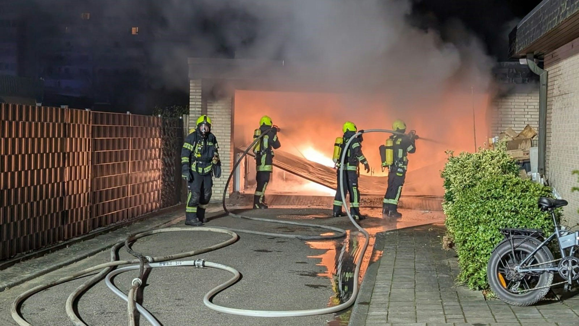 In Bergheim fing eine Garage Feuer.