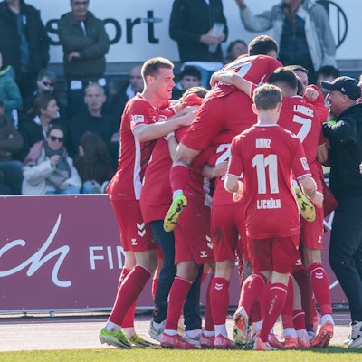 Ganz Köln im Freudentaumel: Die Erleichterung beim FC war nach dem Siegtreffer durch Luca Waldschmidt riesengroß.