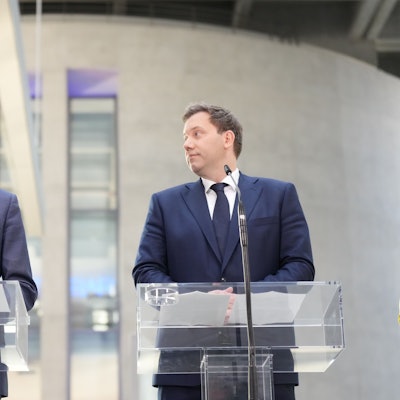 Friedrich Merz, Unions-Kanzlerkandidat und CDU-Bundesvorsitzender, und Lars Klingbeil, SPD-Fraktions- und Bundesvorsitzender, bei der Pressekonferenz nach den Sondierungsgesprächen von Union und SPD.