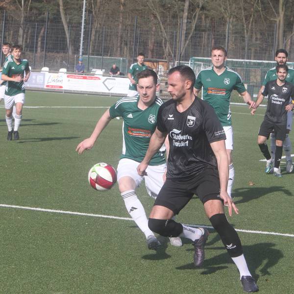 Florent Muja (vorne)