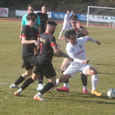 Retter in letzter Sekunde: Ju-yong Jo (rechts) vom SSV.