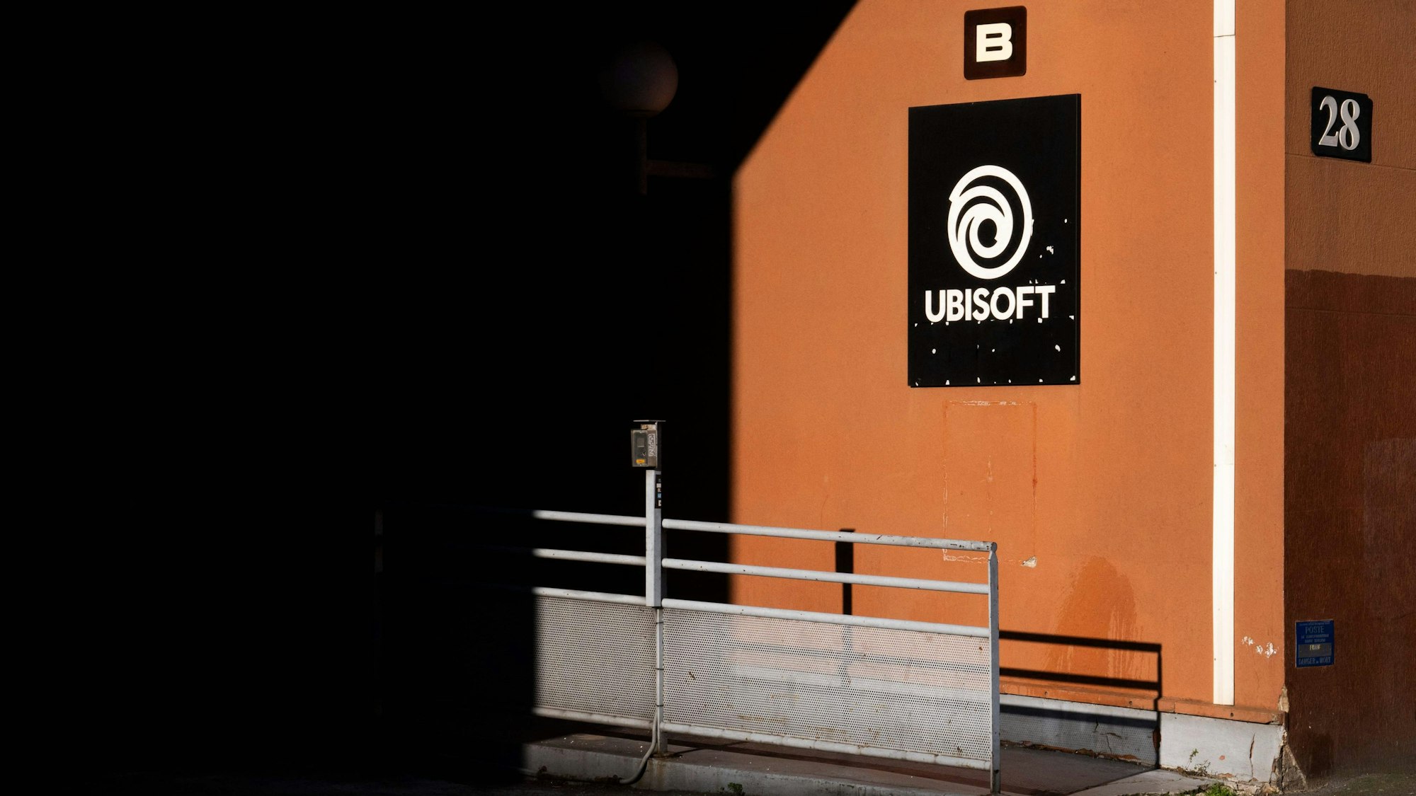 Drei ehemalige Manager des französischen Unternehmens Ubisoft, Hersteller von Videospielen wie „Assassin's Creed“, müssen sich seit Montag wegen jahrelangen Mobbings und sexueller Belästigung vor Gericht verantworten.