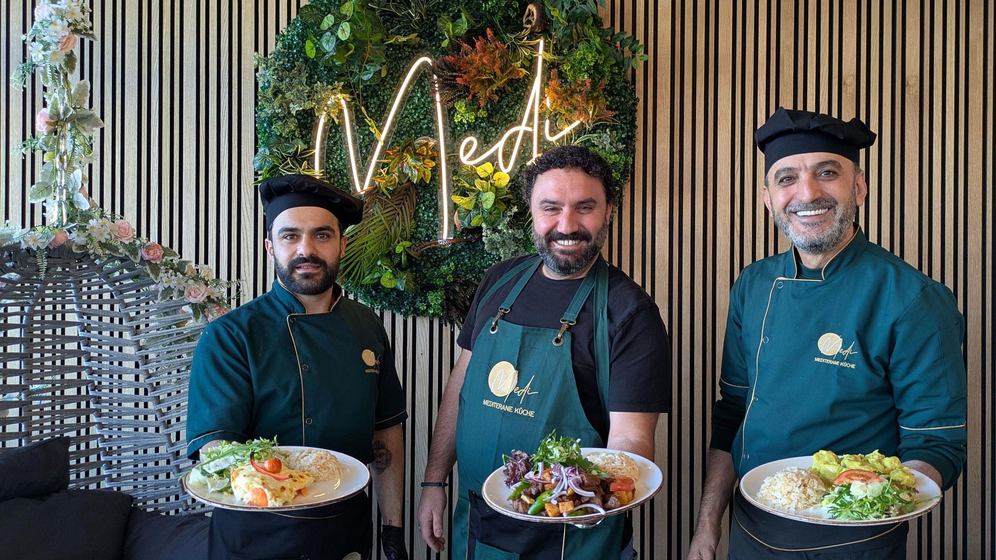 Im Medi: Inhaber Hasan Ali Yildirim (Mitte) und sein Team.
