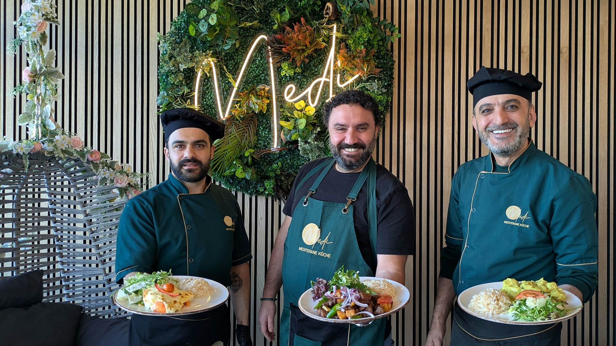 Im Medi: Inhaber Hasan Ali Yildirim (Mitte) und sein Team.
