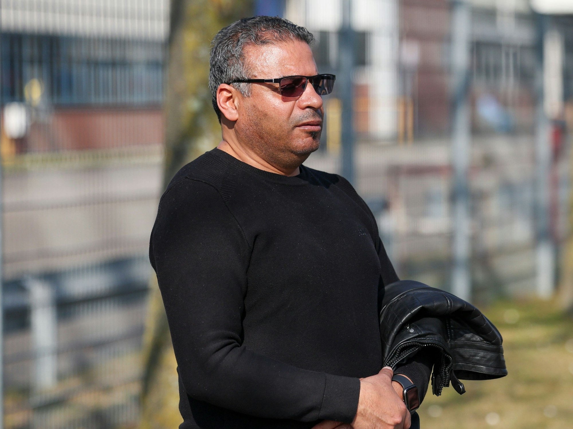 Ridha Guizani (56) vor seinem Schichtbeginn am Ford-Werkstor 3.