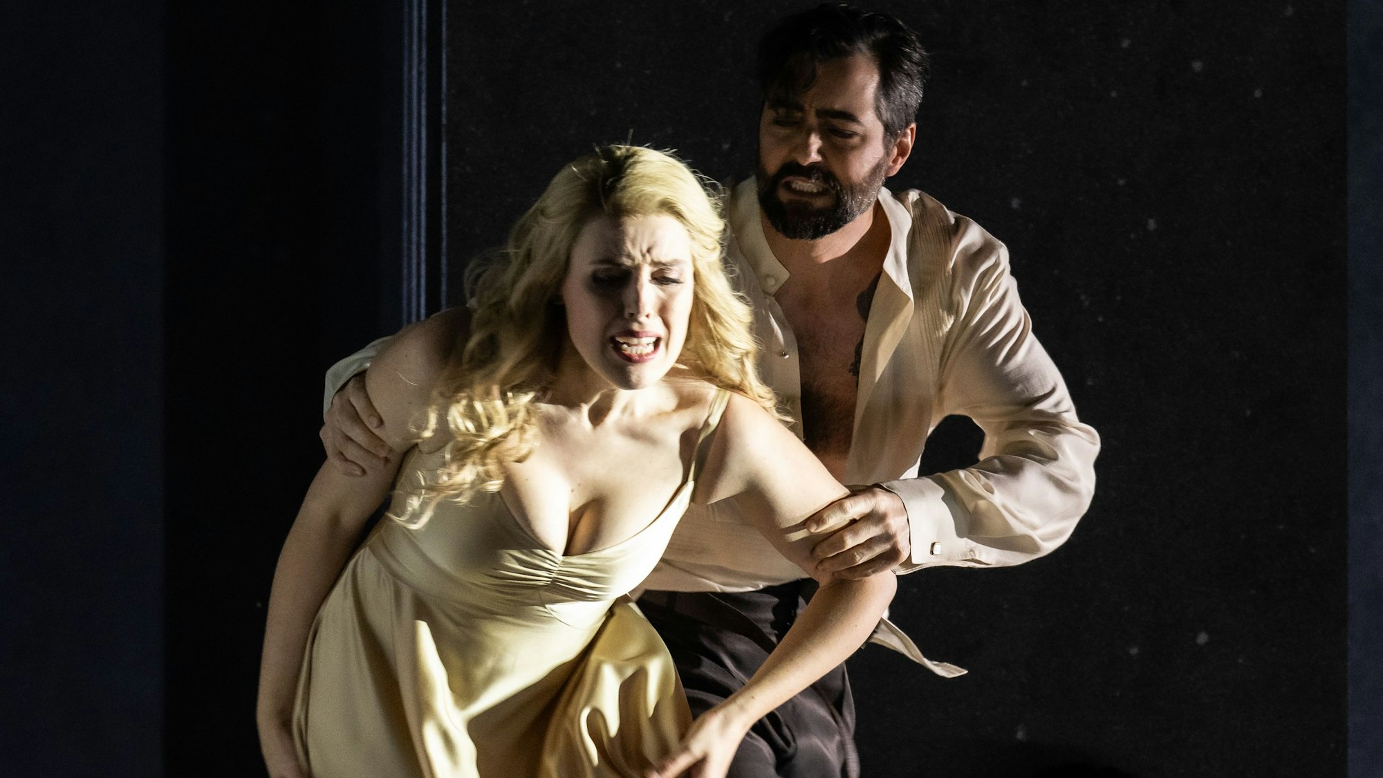 Kathrin Zukowski und Seth Carico in „Don Giovanni“ an der Oper Köln