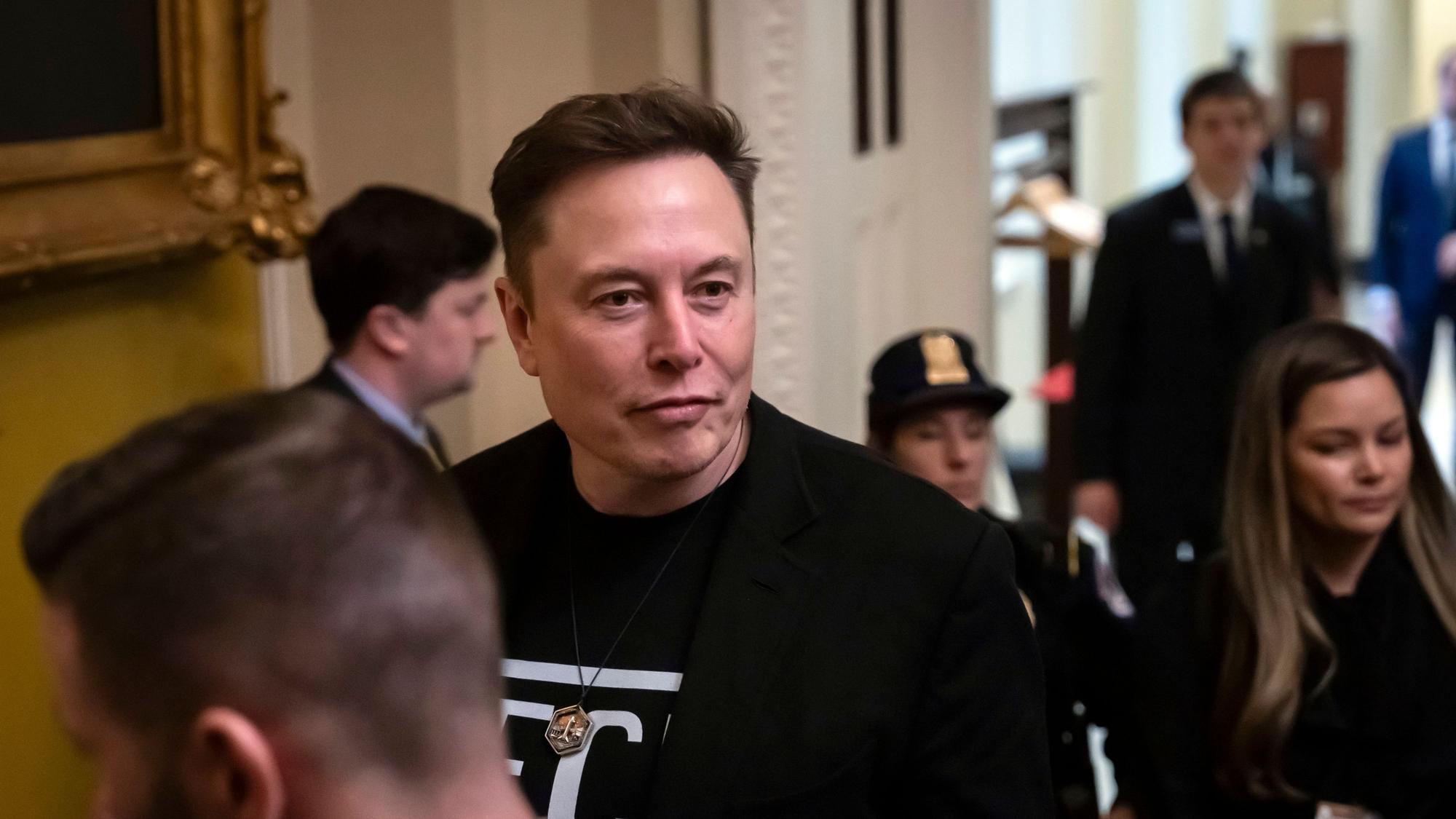 Elon Musk verlässt nach einem Treffen mit Republikanern im Senat das Kapitol.