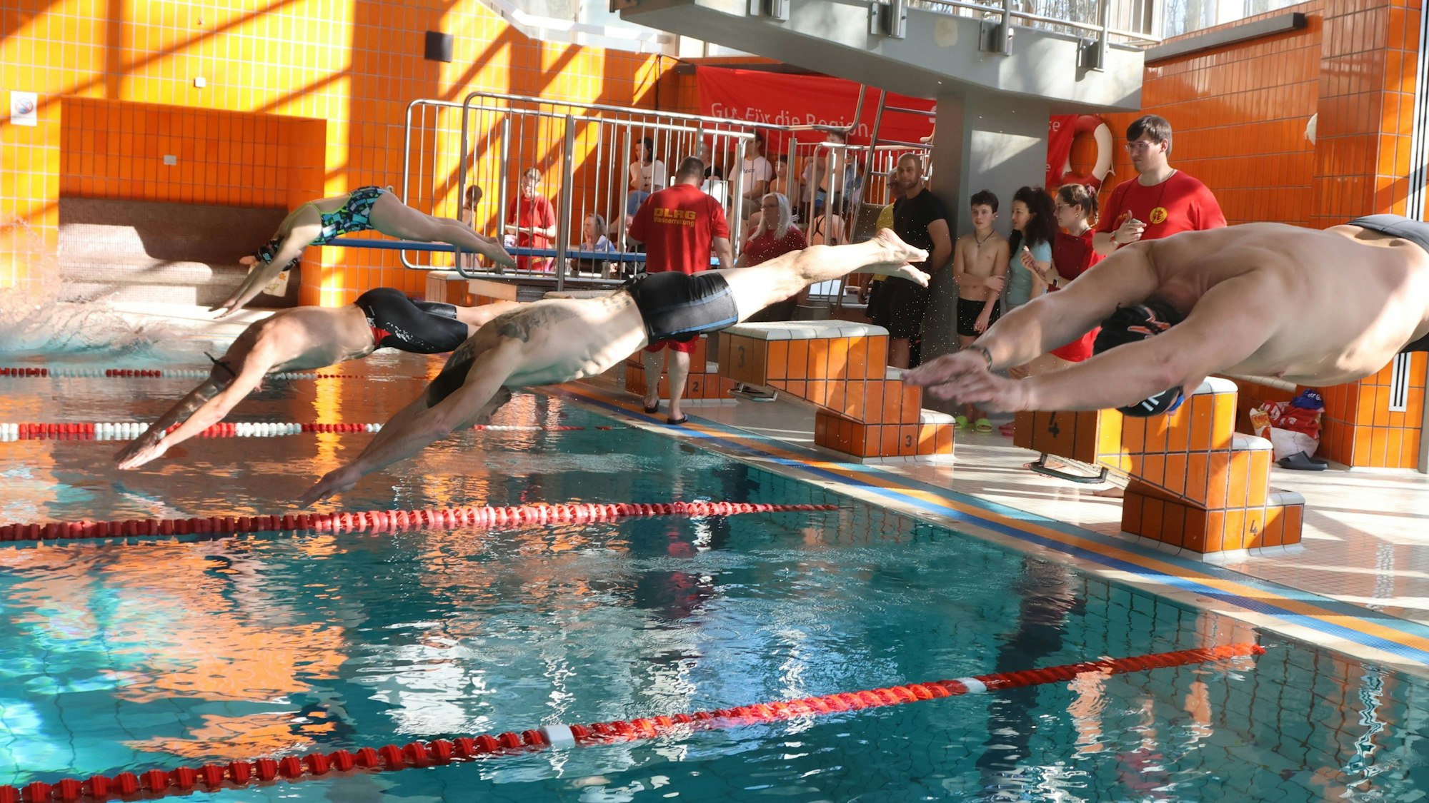 In 35 spannenden Läufen ermittelten die Wipperfürther im Walter-Leo-Schmitz-Bad die Stadtmeister im Schwimmen.