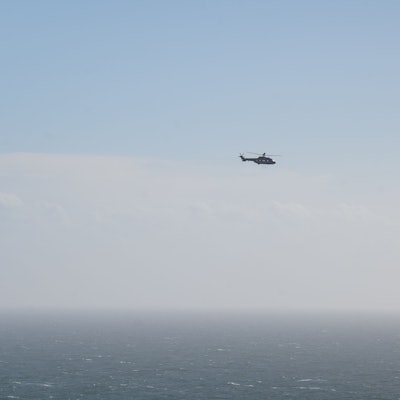 Ein Bundespolizei-Hubschrauber über der Nordsee. (Symbolbild)
