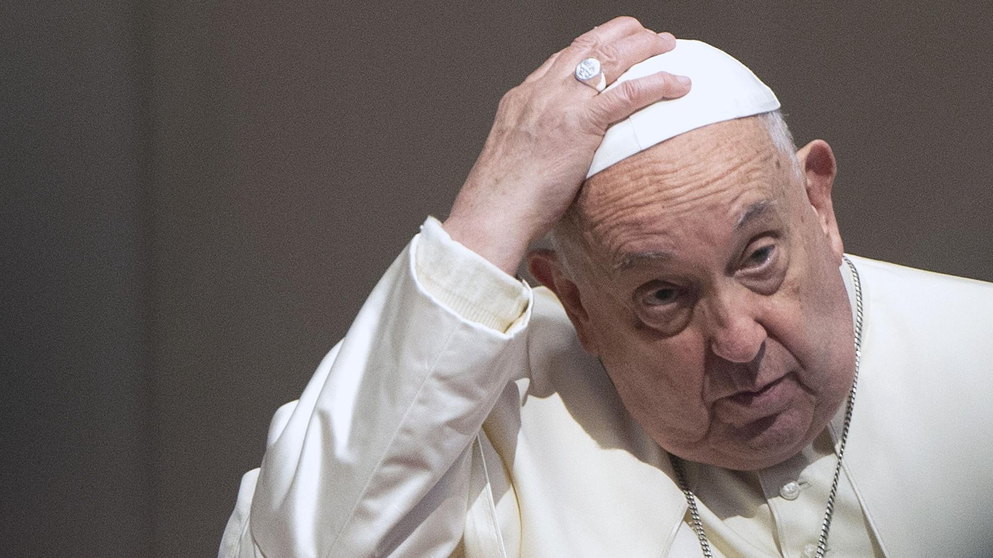 Papst Franziskus steht der Heiligen Messe zum Gedenken an die im Laufe des Jahres verstorbenen Kardinäle und Bischöfe im Petersdom vor.