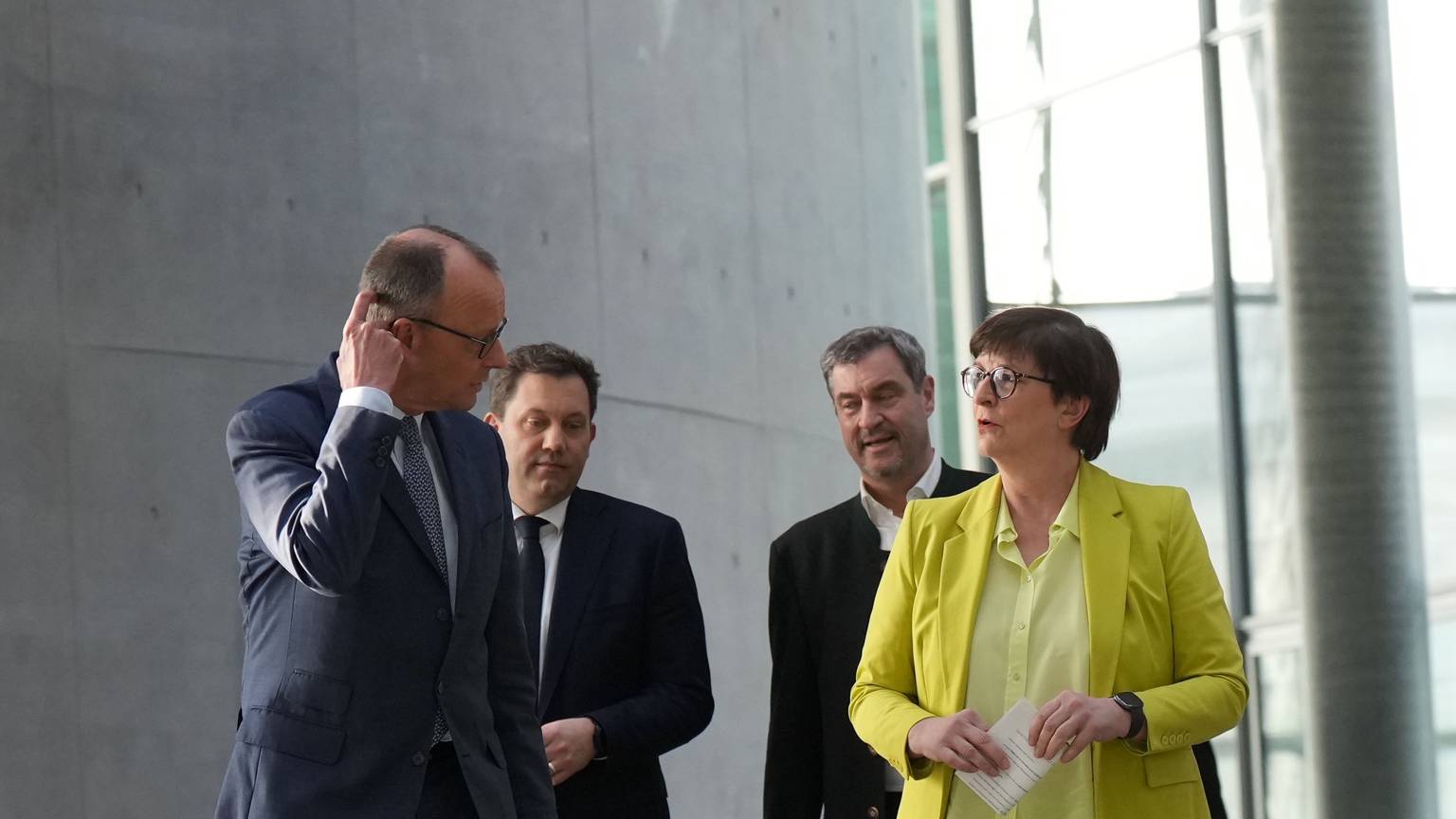Die Sondierungen zwischen Union und SPD sind abgeschlossen. Merz, Klingbeil, Söder und Esken (v.l.n.r.) gaben die Ergebnisse bekannt.