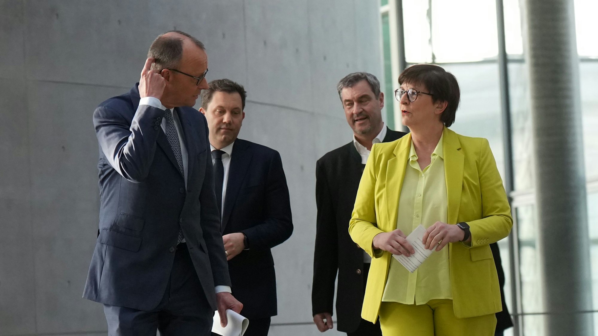 Die Sondierungen zwischen Union und SPD sind abgeschlossen. Merz, Klingbeil, Söder und Esken (v.l.n.r.) gaben die Ergebnisse bekannt.