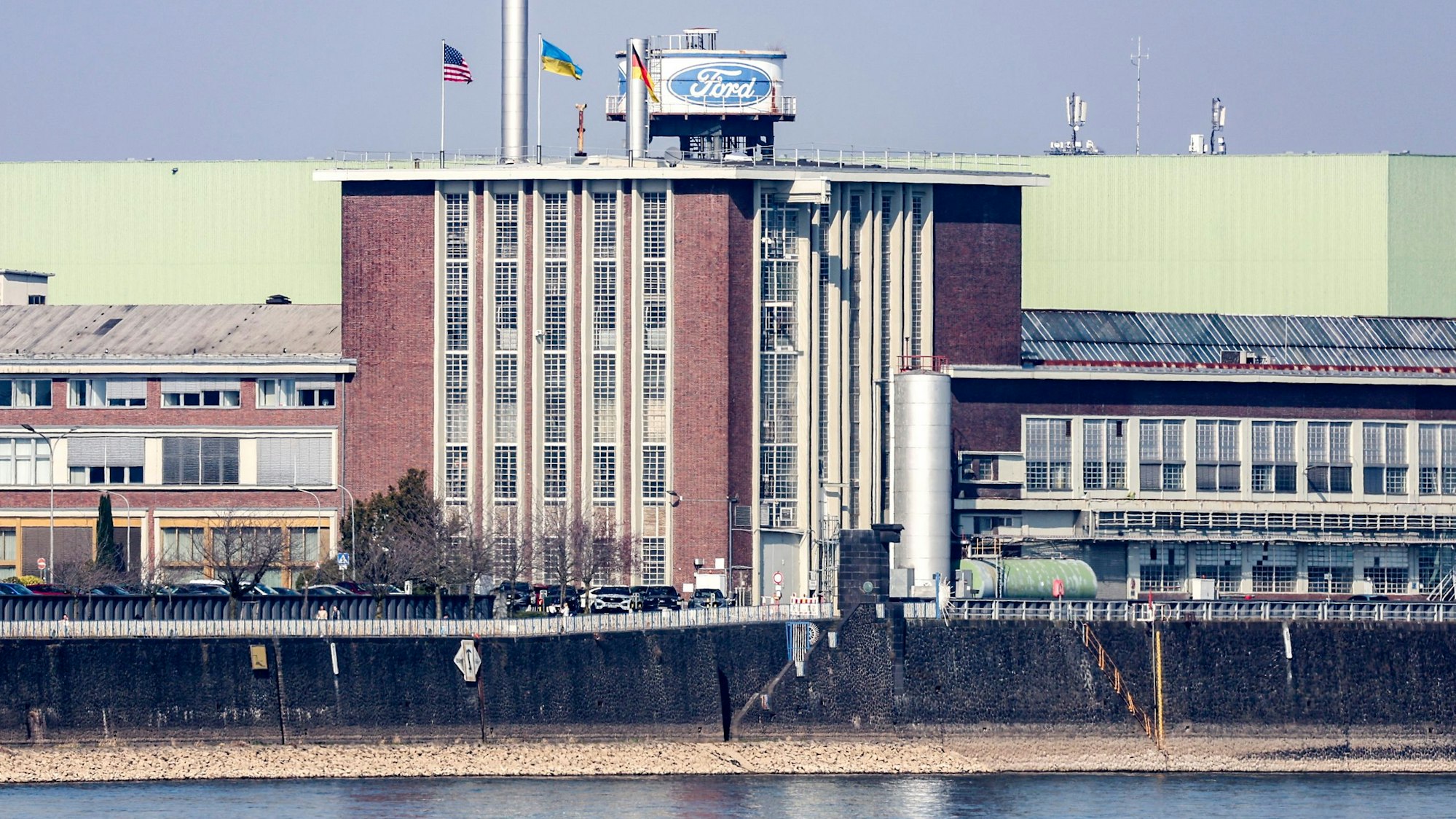 Von Köln aus steuert Ford das Geschäft in Deutschland und Europa. Außerdem werden hier der Explorer und der Capri montiert.
