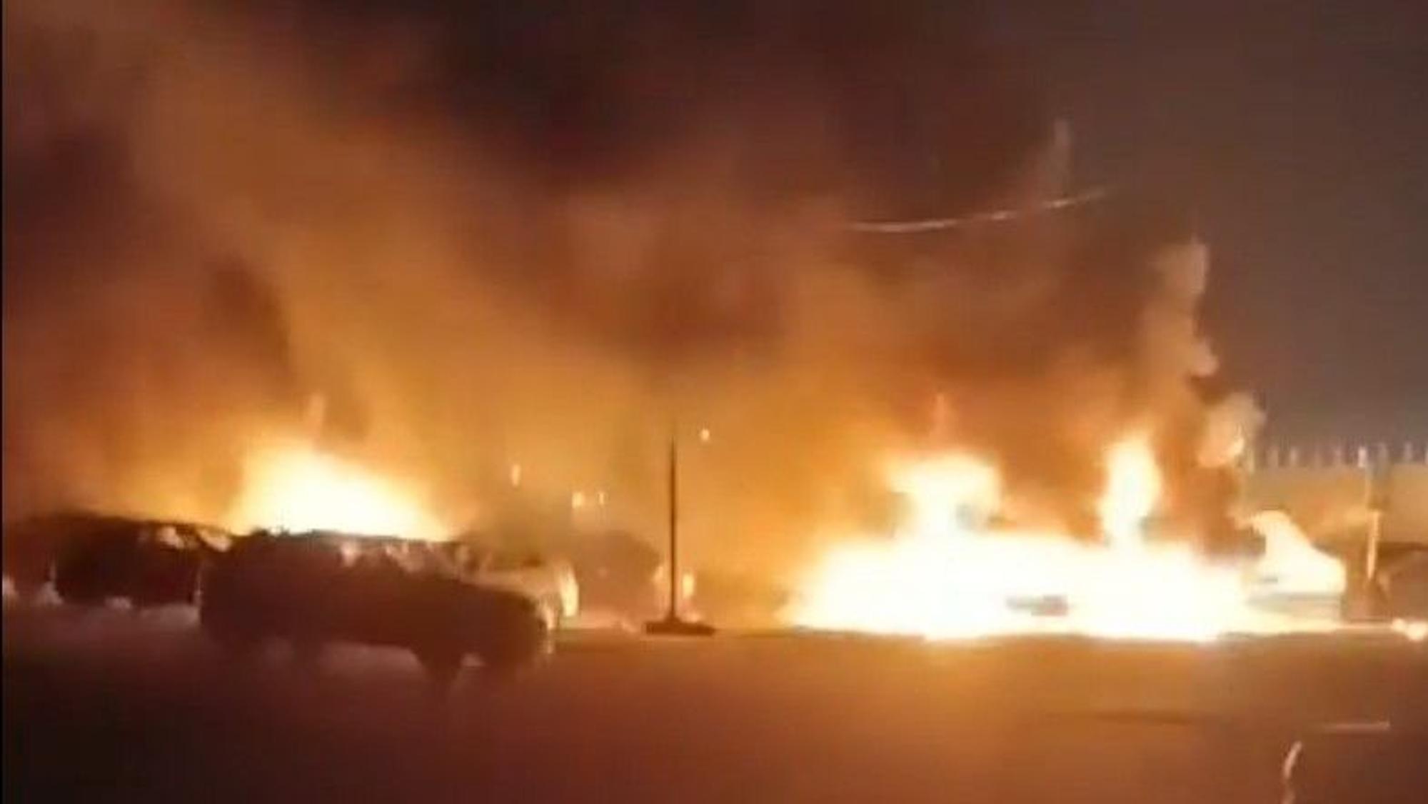 Ein Feuer in Moskau nach einem ukrainischen Drohnenangriff im März. (Symbolbild)