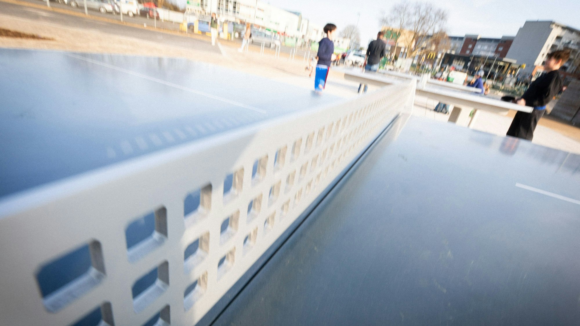 Die Tischtennisplatten im Sportpionierpark werden bereits gut angenommen.