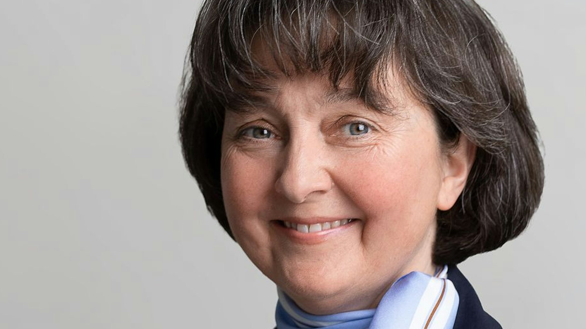 Das Bild zeigt die Sprecherin der Volksbank Erft, Tanja Schynke.