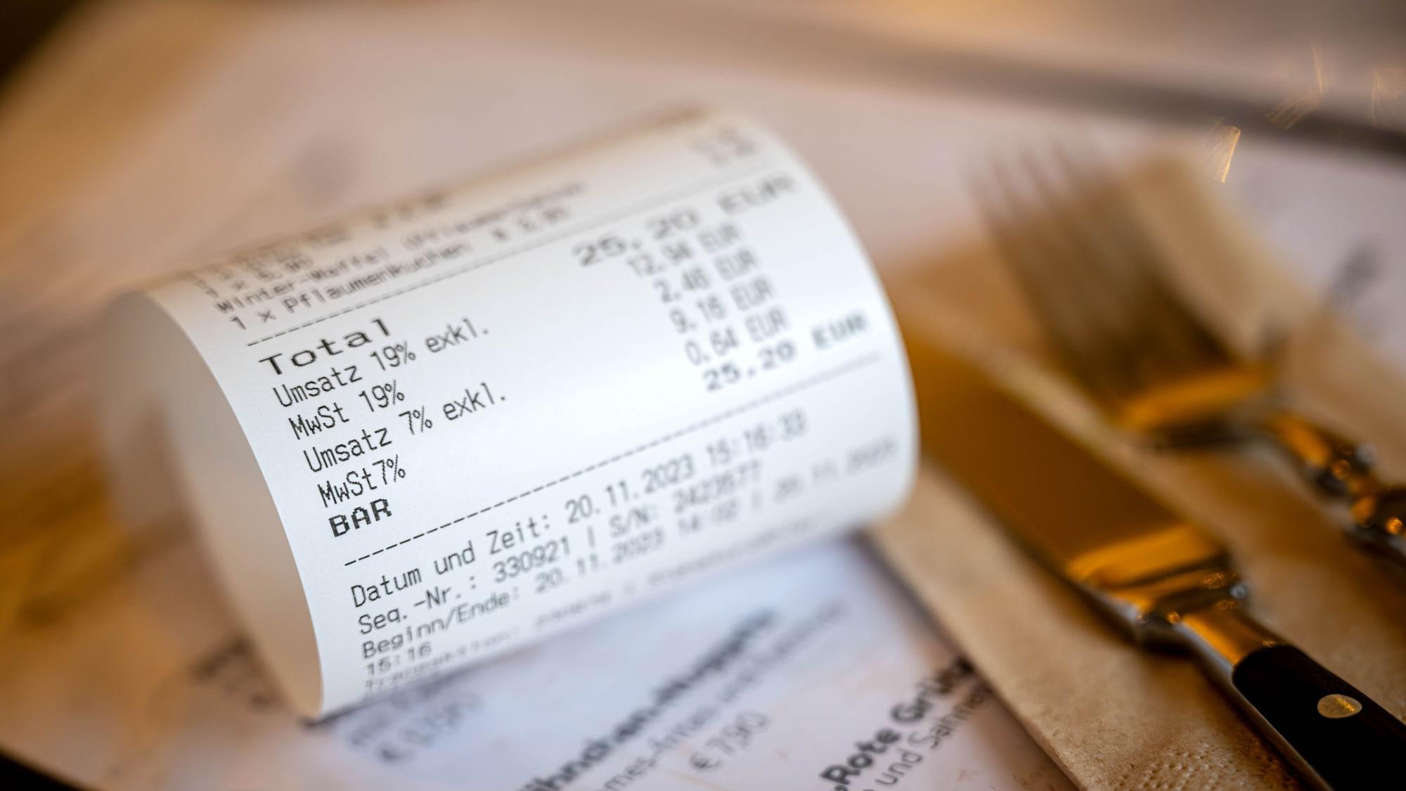 Ein Mehrwertsteuersatz von 19 Prozent gilt derzeit für Speisen im Restaurant – nach den Plänen von Schwarz-Rot sollen es bald nur noch sieben Prozent sein.