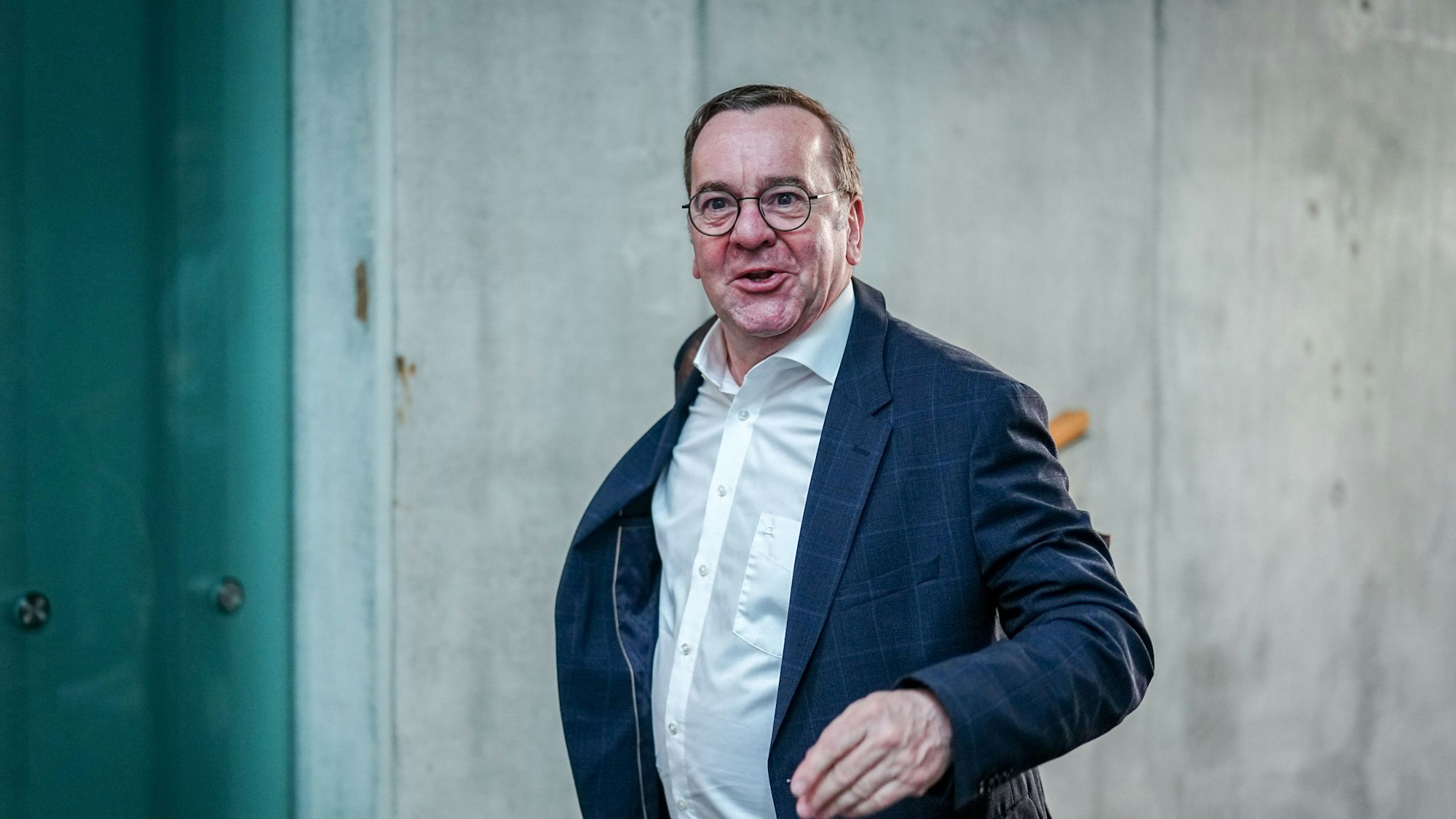 Hier kommt Boris Pistorius (SPD), Bundesminister der Verteidigung, kommt zu den Sondierungsgesprächen von Union und SPD.