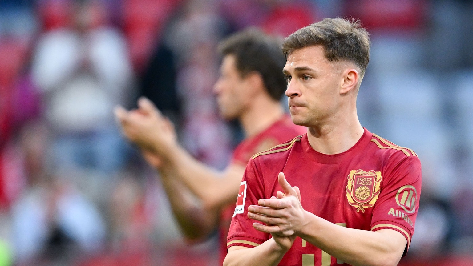 ARCHIV - 08.03.2025, Bayern, München: Fußball: Bundesliga, Bayern München - VfL Bochum, 25. Spieltag in der Allianz Arena. Joshua Kimmich von München steht nach dem Spiel auf dem Platz.