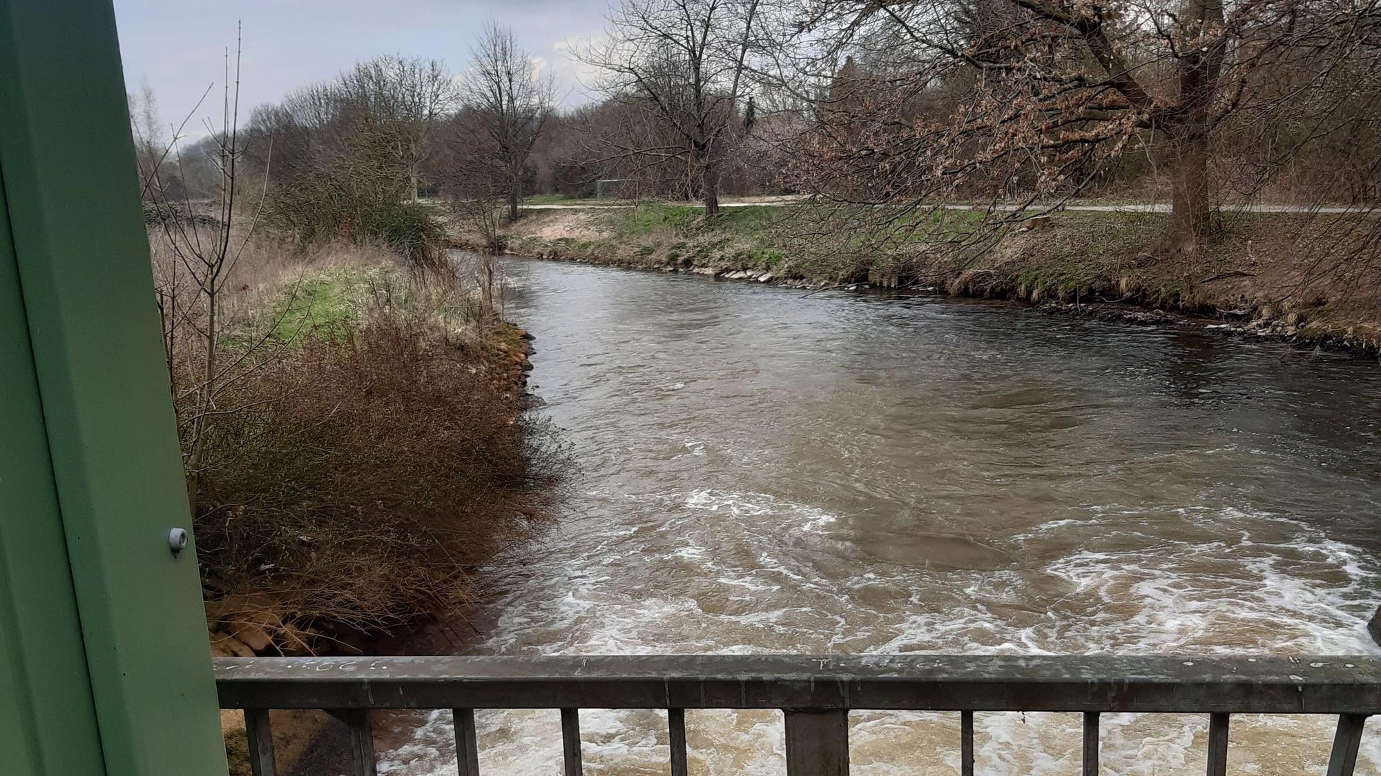 Zu sehen ist ein Fluss.